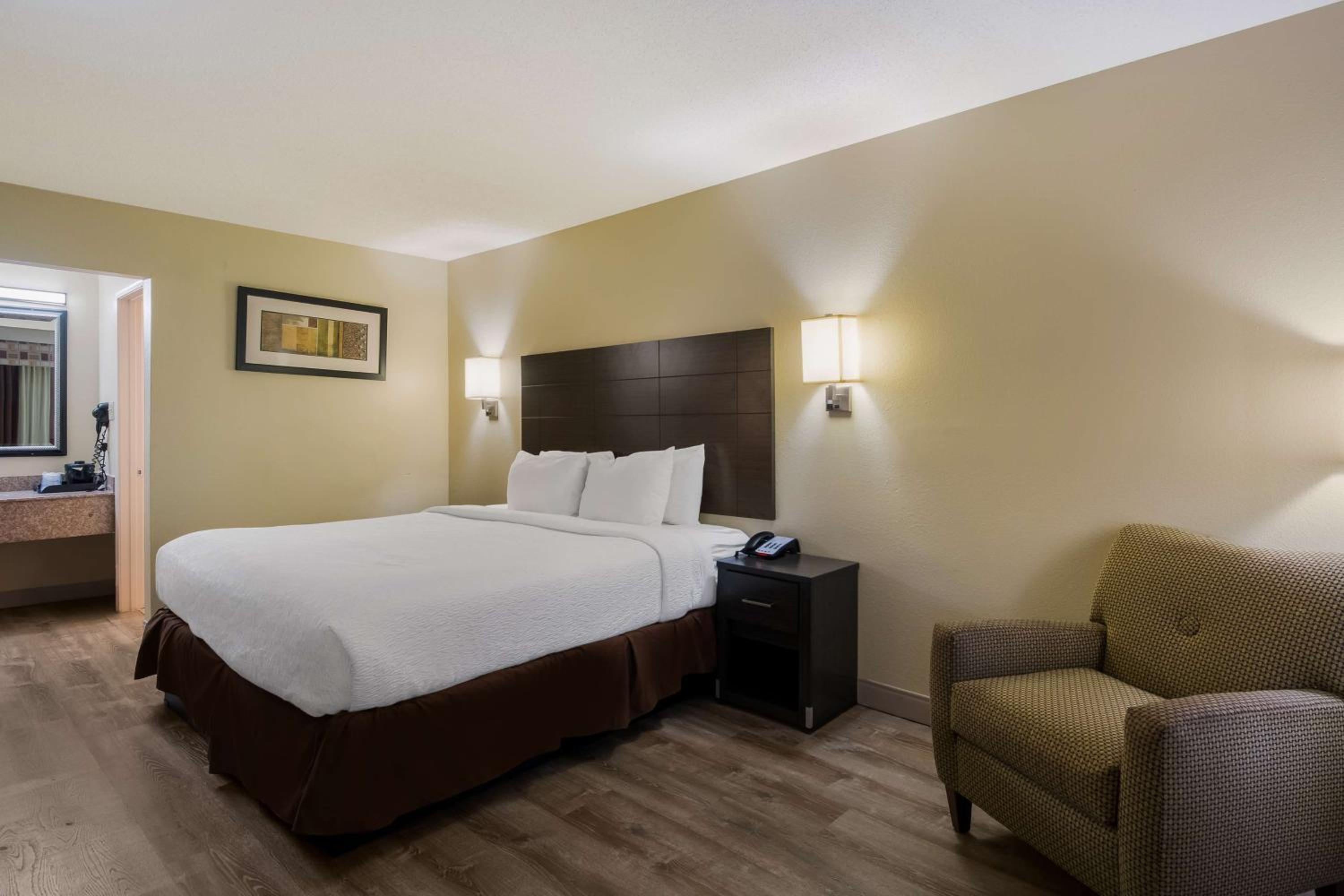 Standard King Room - Photo 1