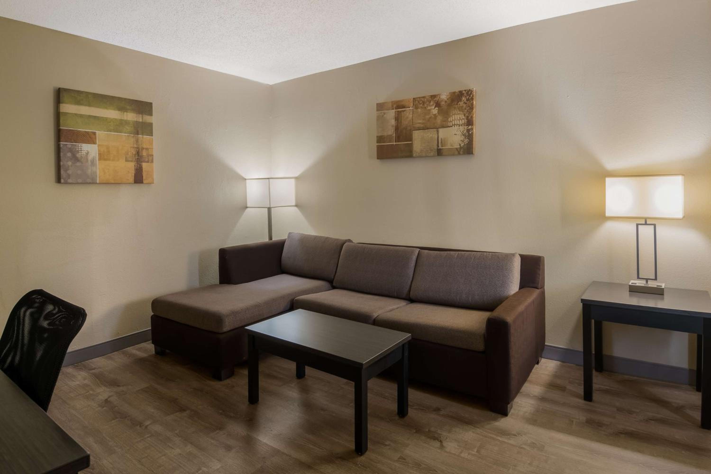King Suite with Sofa Bed - Non-Smoking - Photo 4
