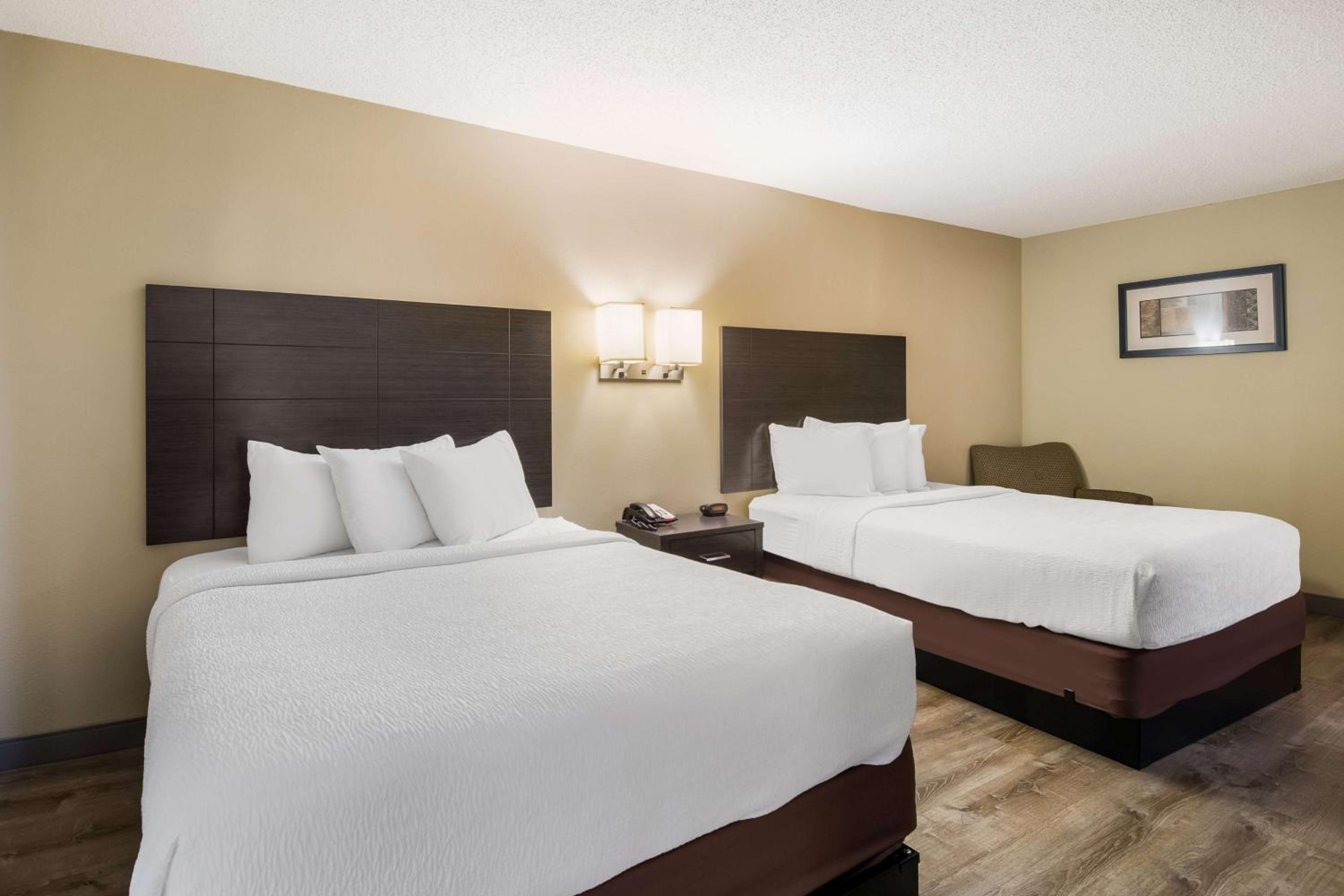Queen Room with Two Queen Beds - Non-Smoking - Photo 1