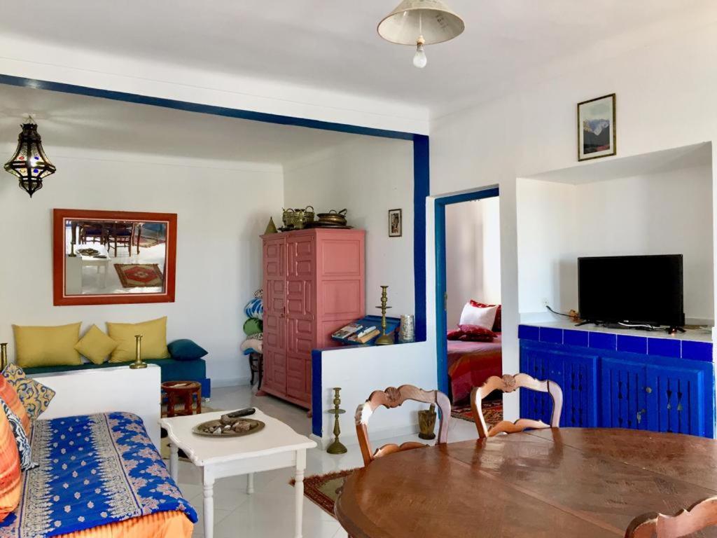 Apartment with Balcony - Photo 9