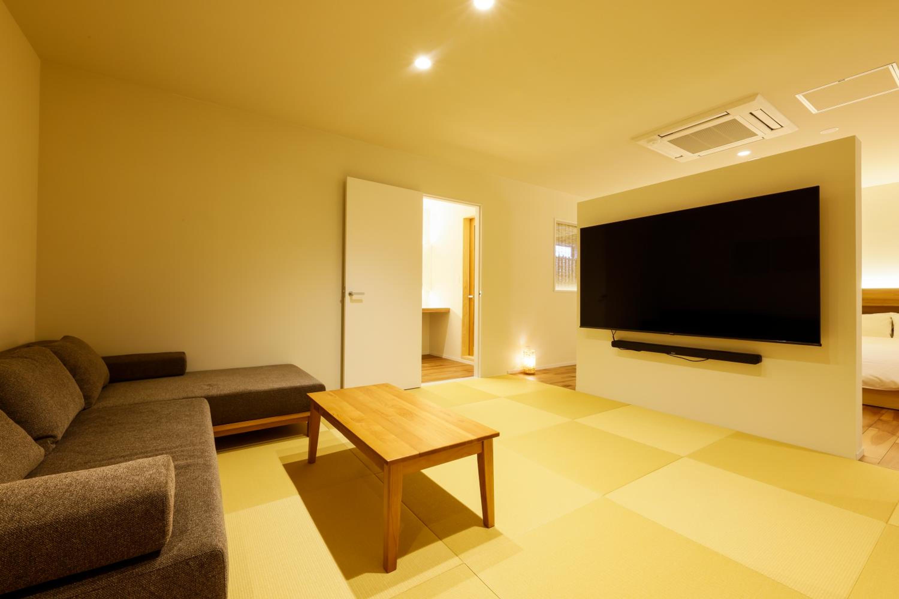 Japanese-Style Twin Room with Theater, Open Air Hot Spring Bath【Sora】 - Photo 3