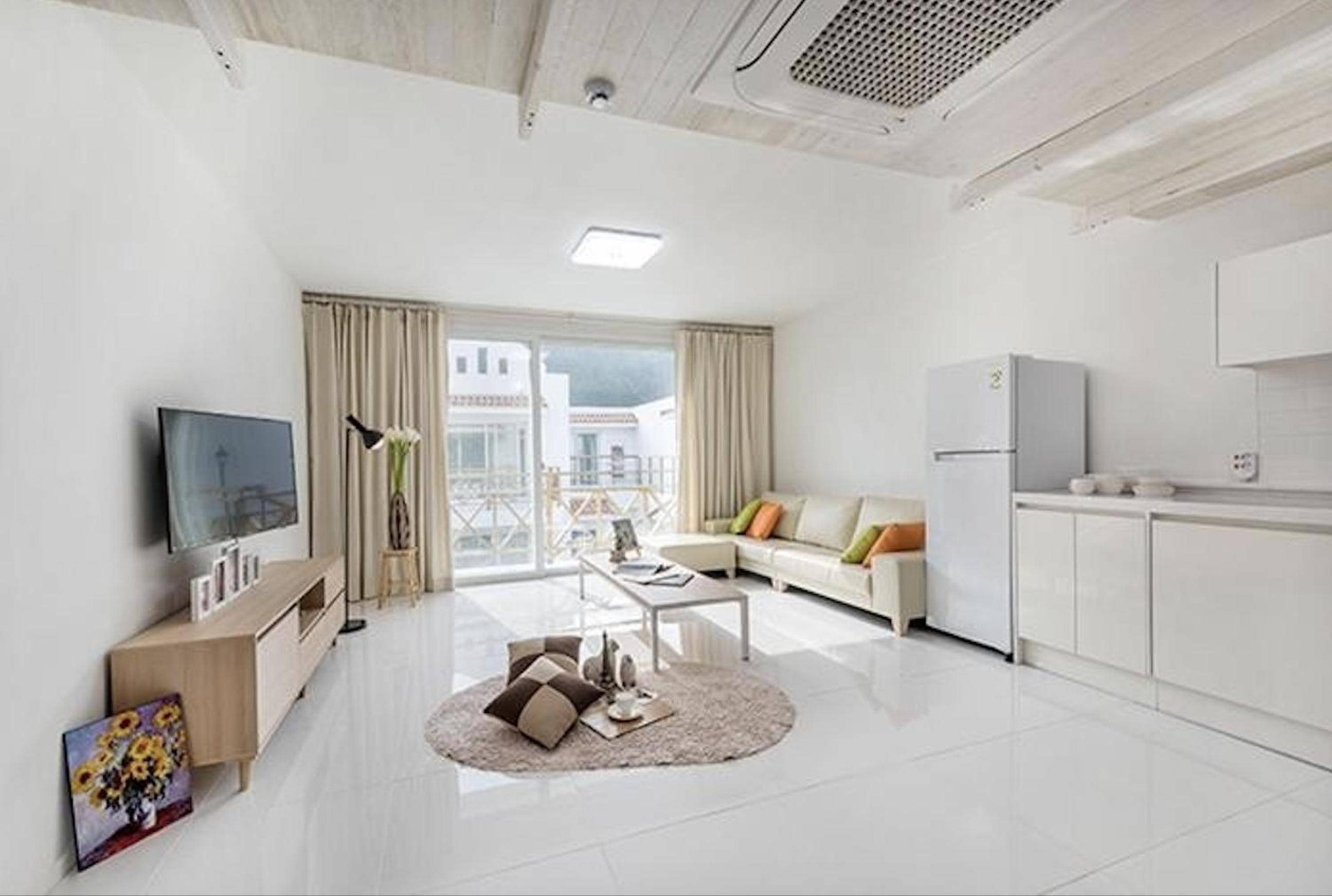 One-Bedroom House photo 1