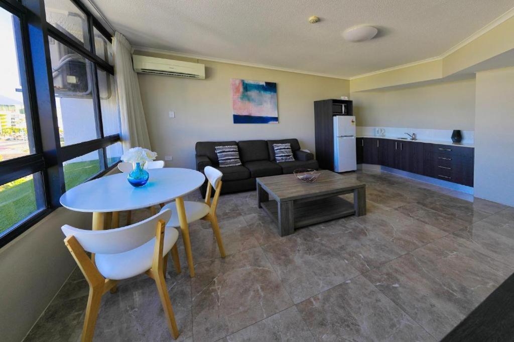 1 bedroom apartment (mountain view)