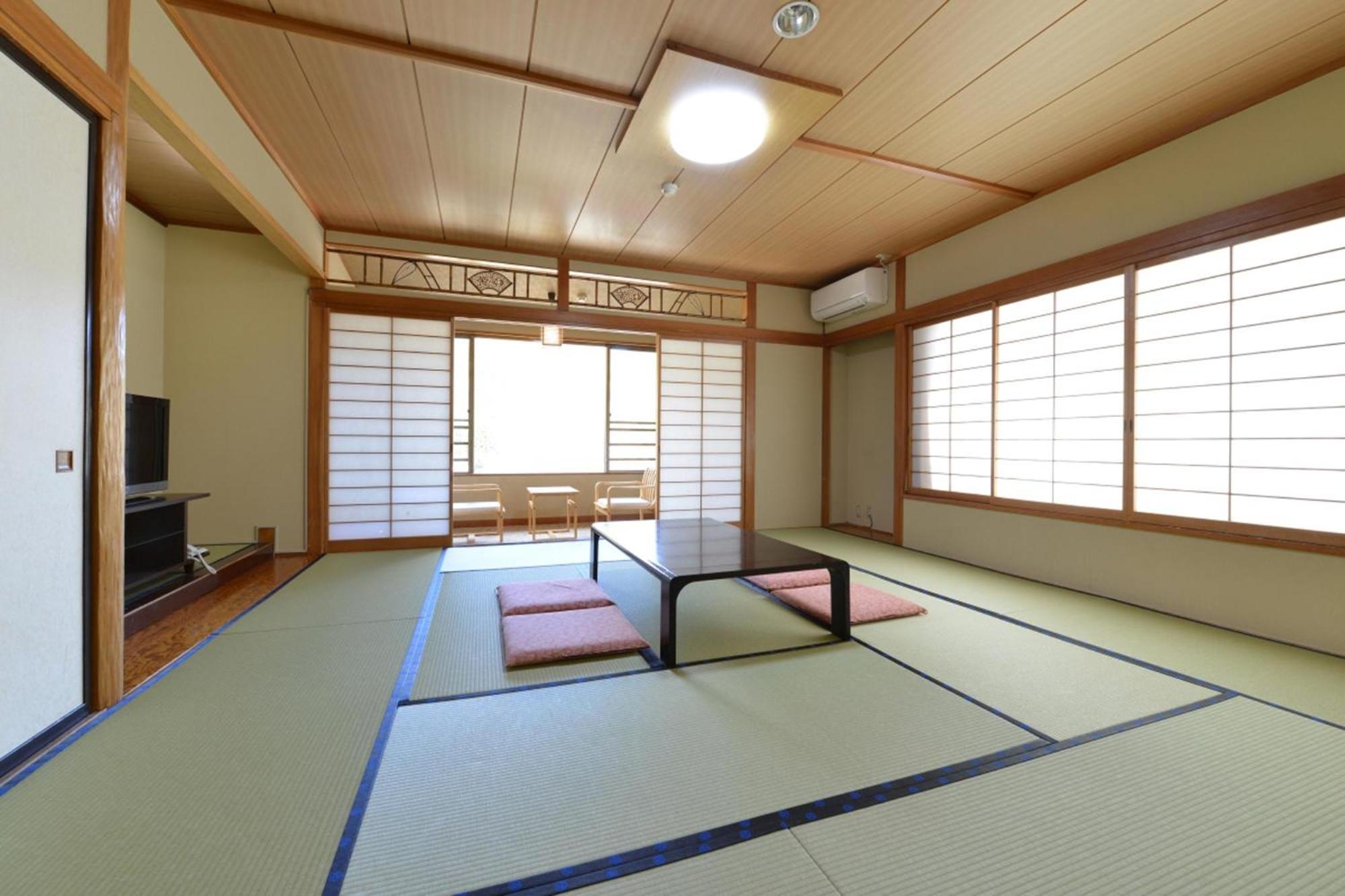 Standard Japanese-Style-Room with 12.5 Tatami mats - Shared Bathroom - Non-Smoking - Photo 4