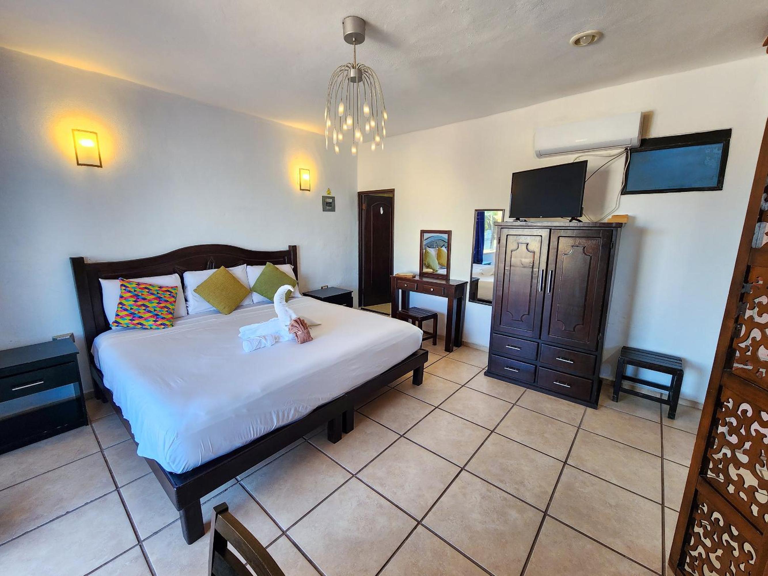 Double Room with Balcony - Photo 1