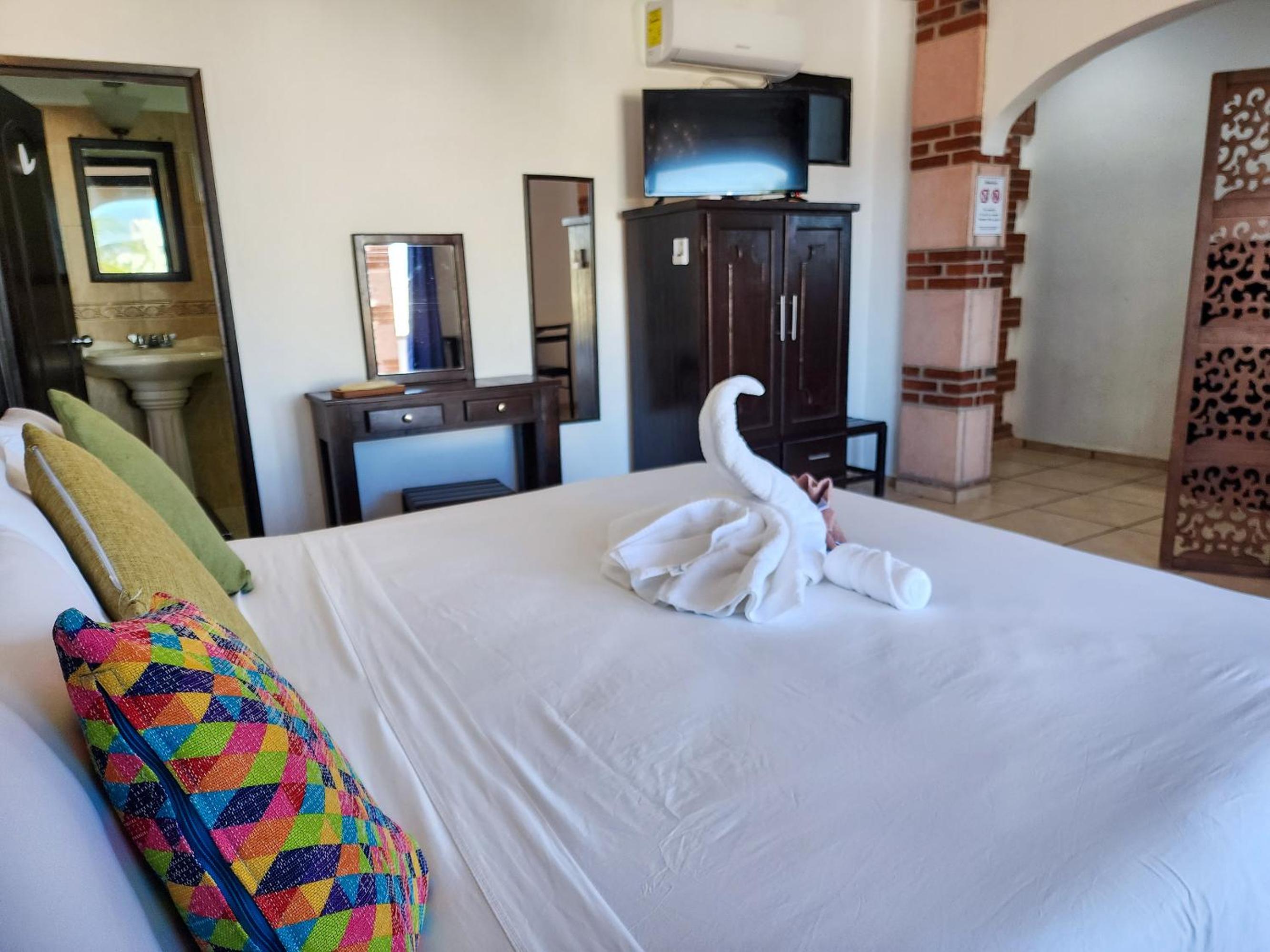 Double Room with Balcony - Photo 7