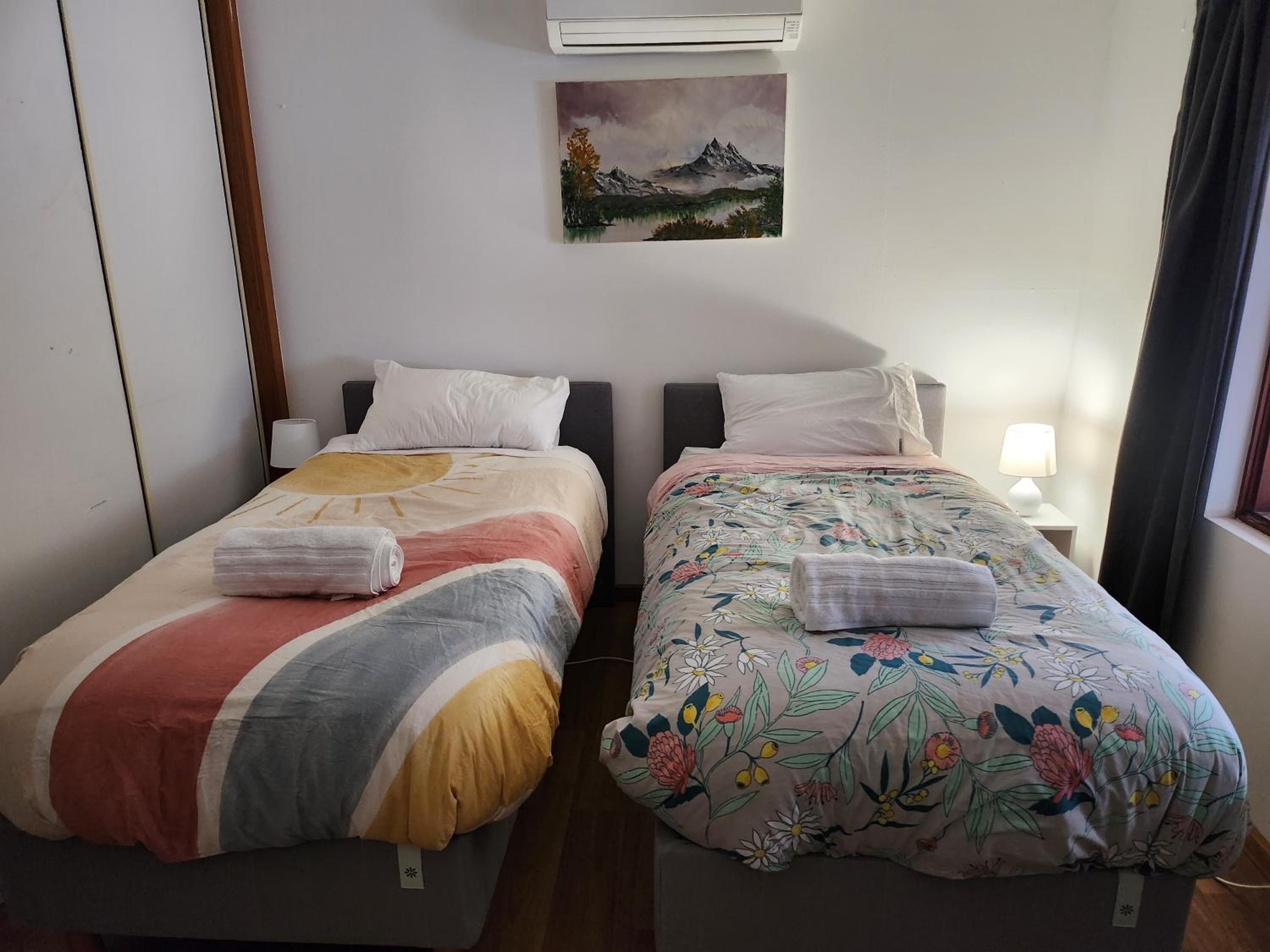 Five-Bedroom House photo 1
