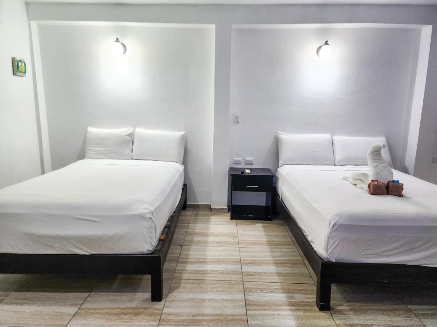 Large Double Room - Photo 9