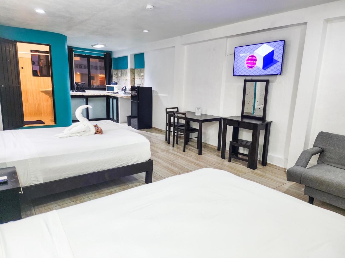 Large Double Room - Photo 1