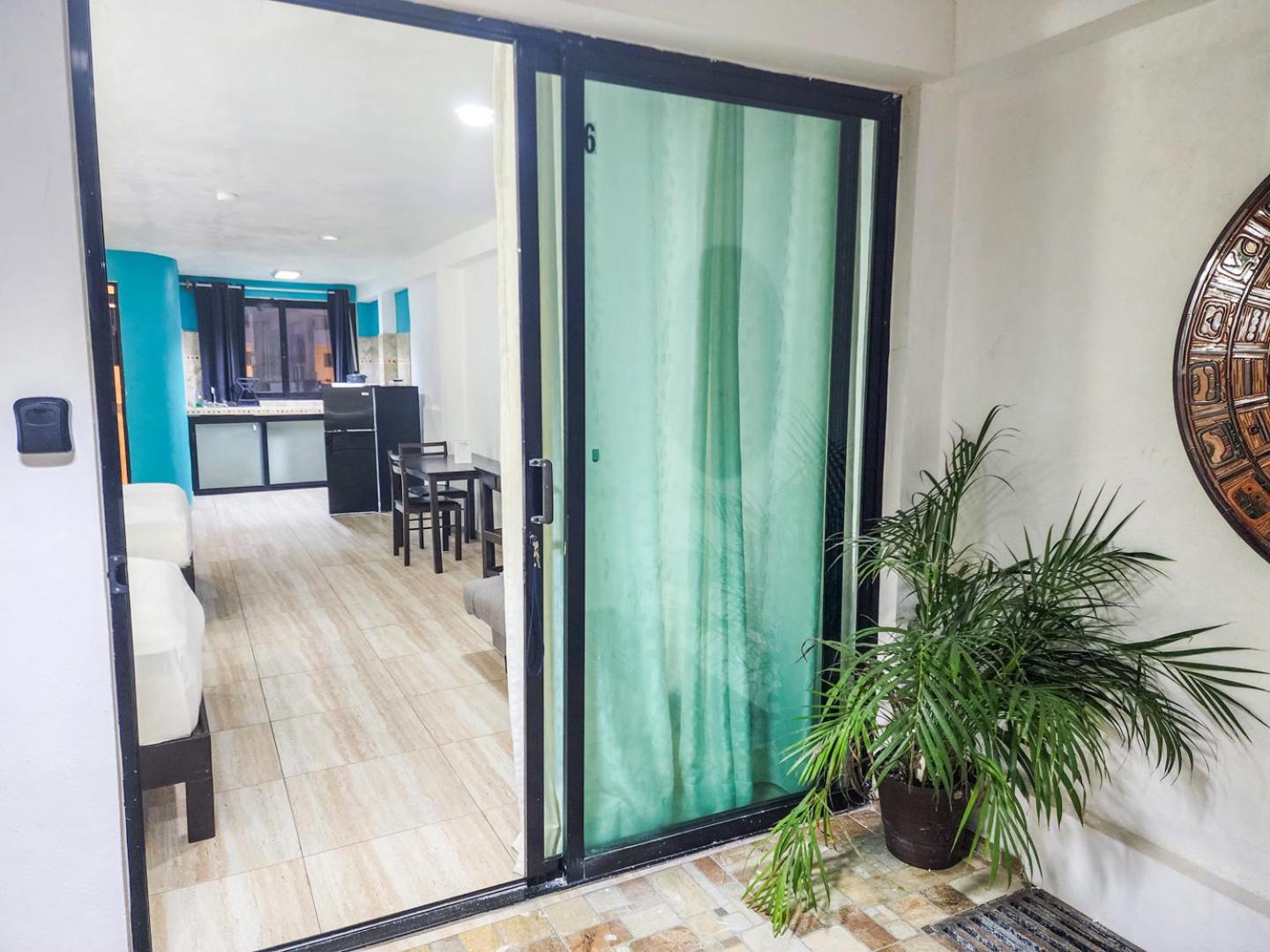 Large Double Room - Photo 3