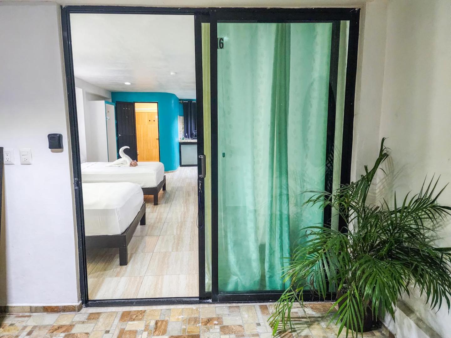 Large Double Room - Photo 4