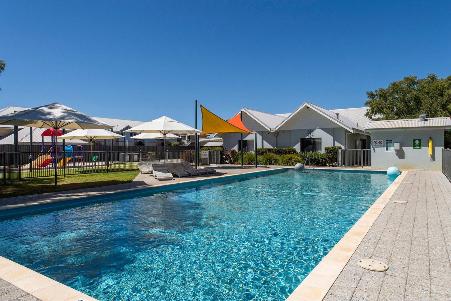 Three-Bedroom Villa photo 2