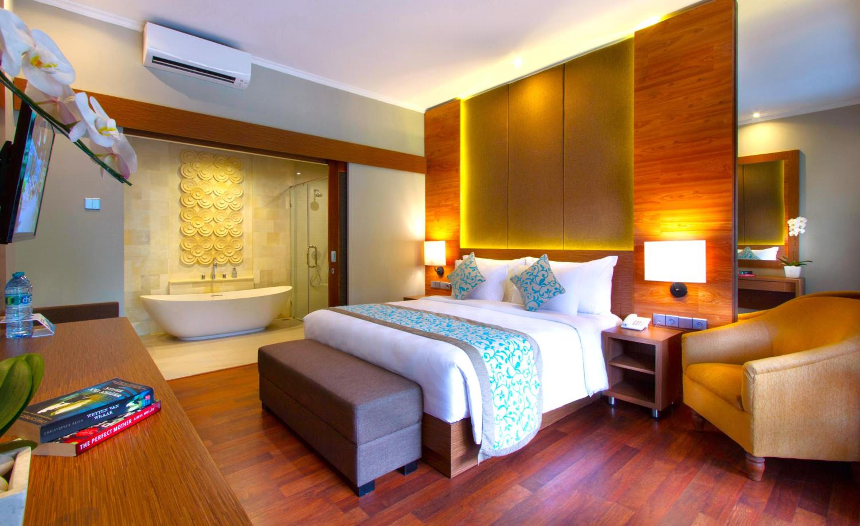 Premier Room with Pool Access - Photo 7