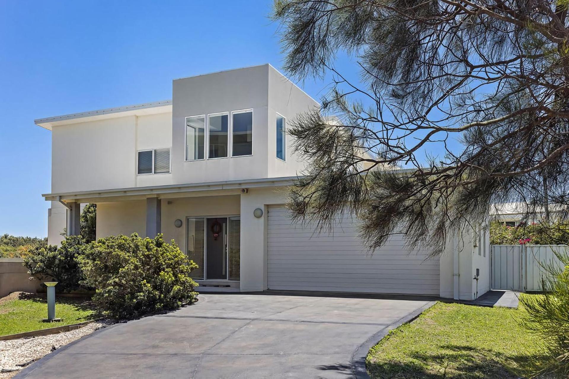 Four-Bedroom House photo 3