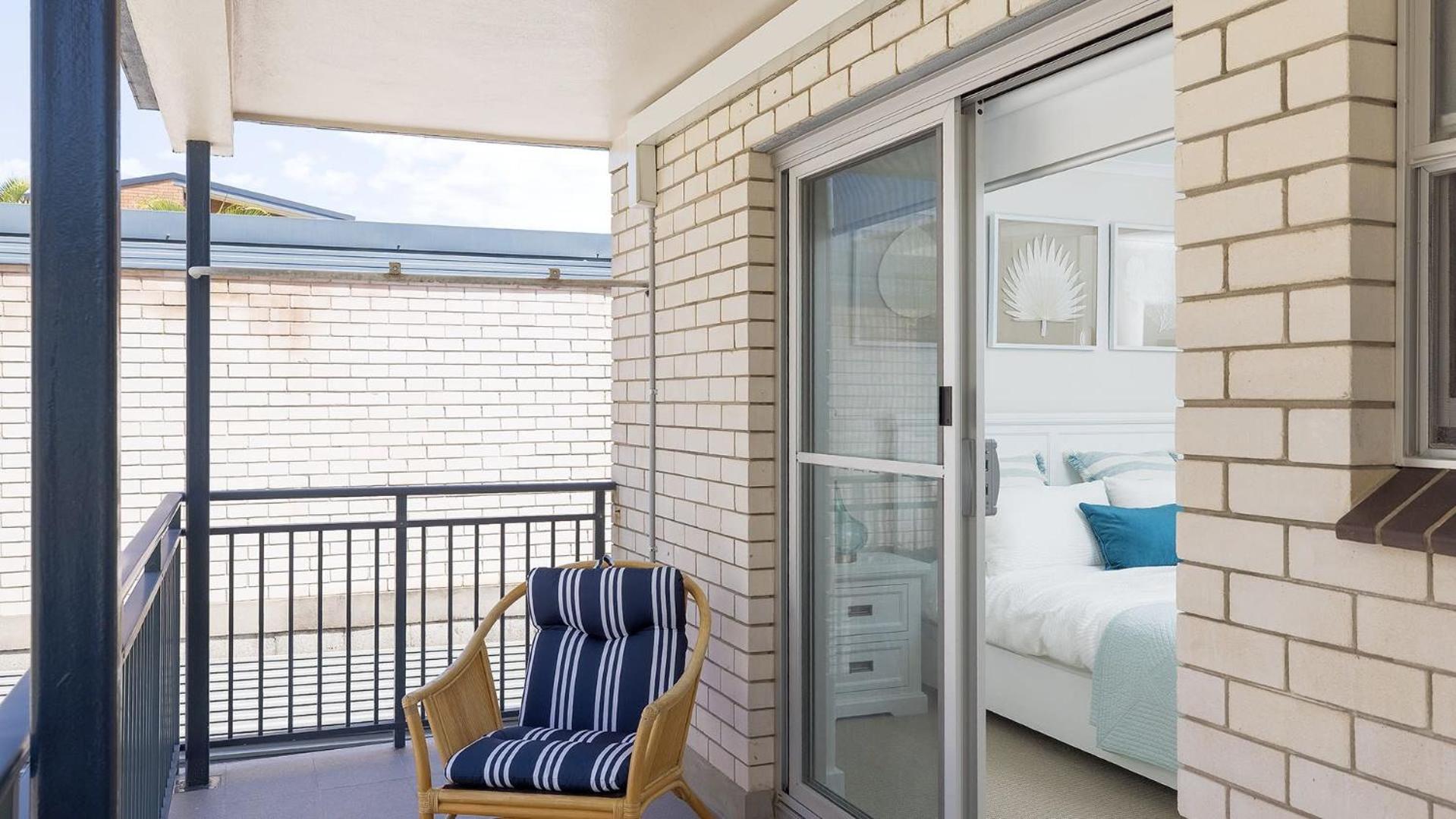 Apartment with Pool View  photo 2