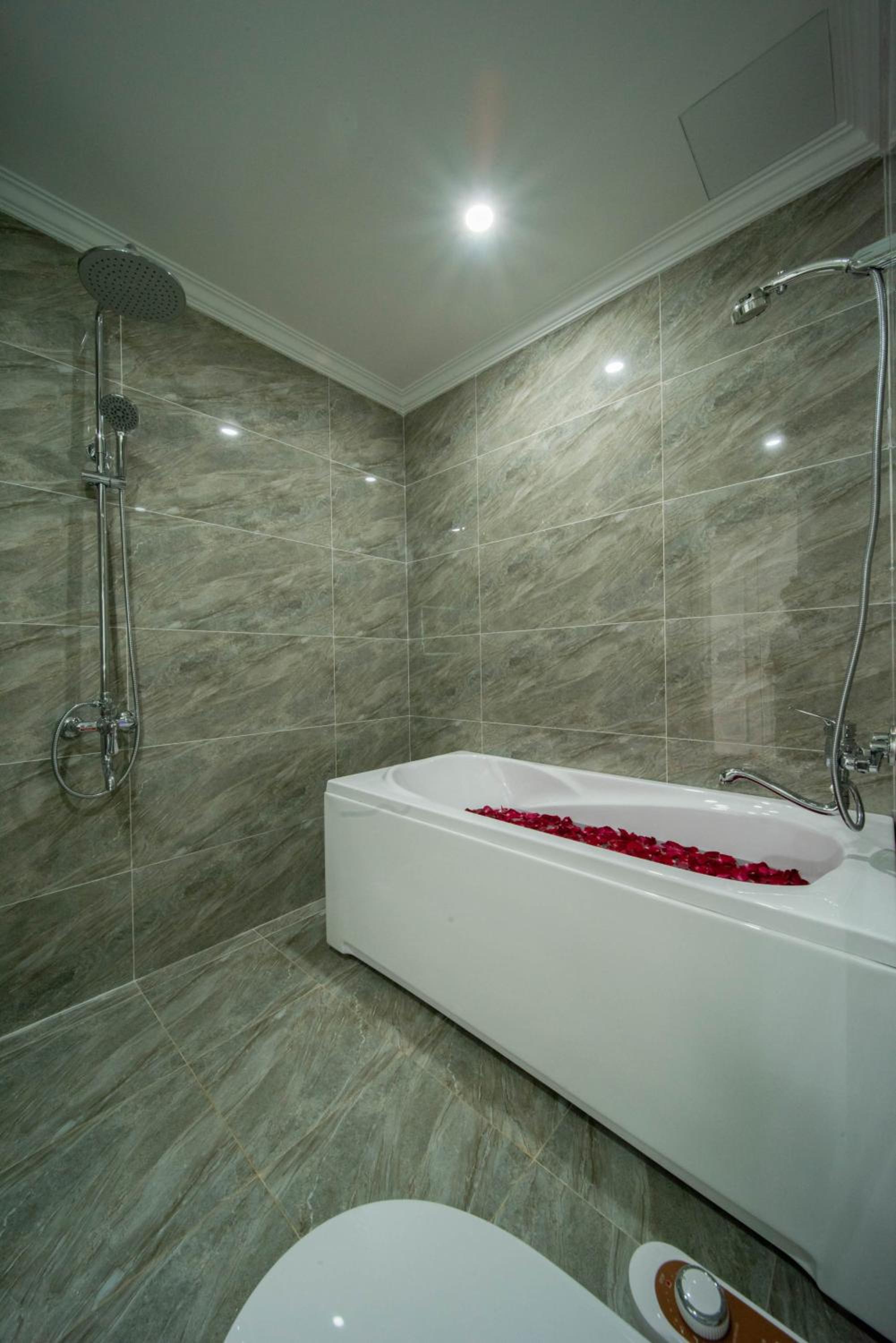 Two-Bedroom Suite - Photo 6