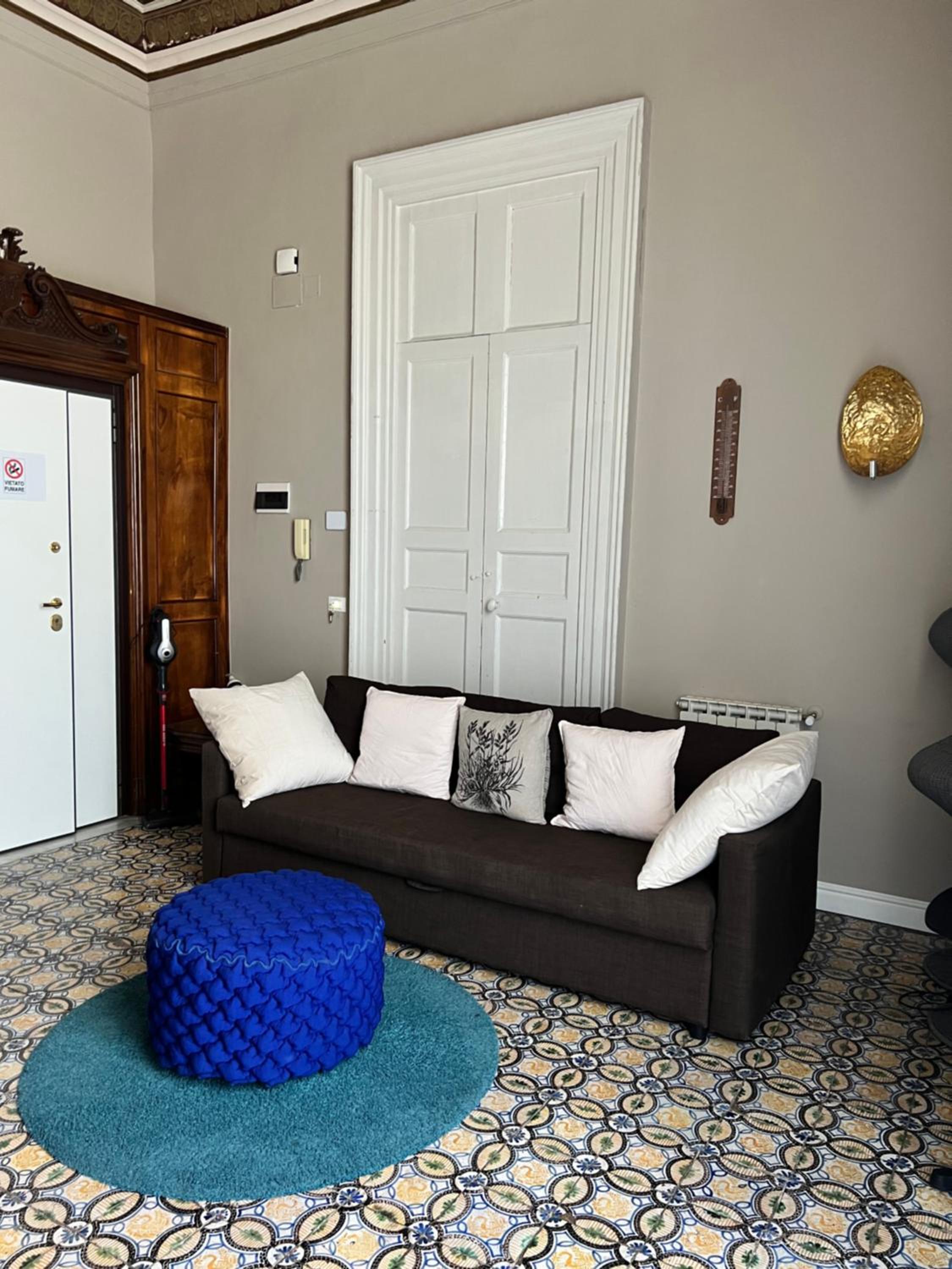 Studio Apartment - Photo 1