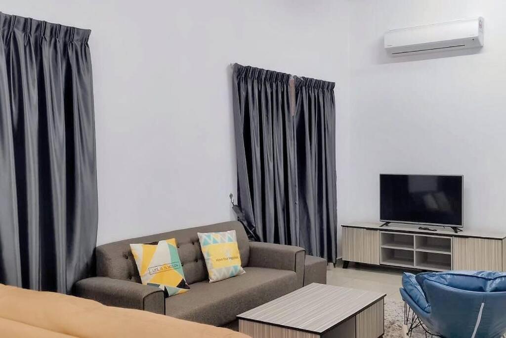 Three-Bedroom House photo 1