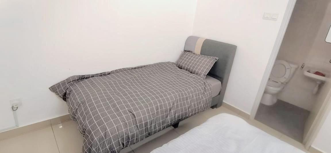 Three-Bedroom House photo 2