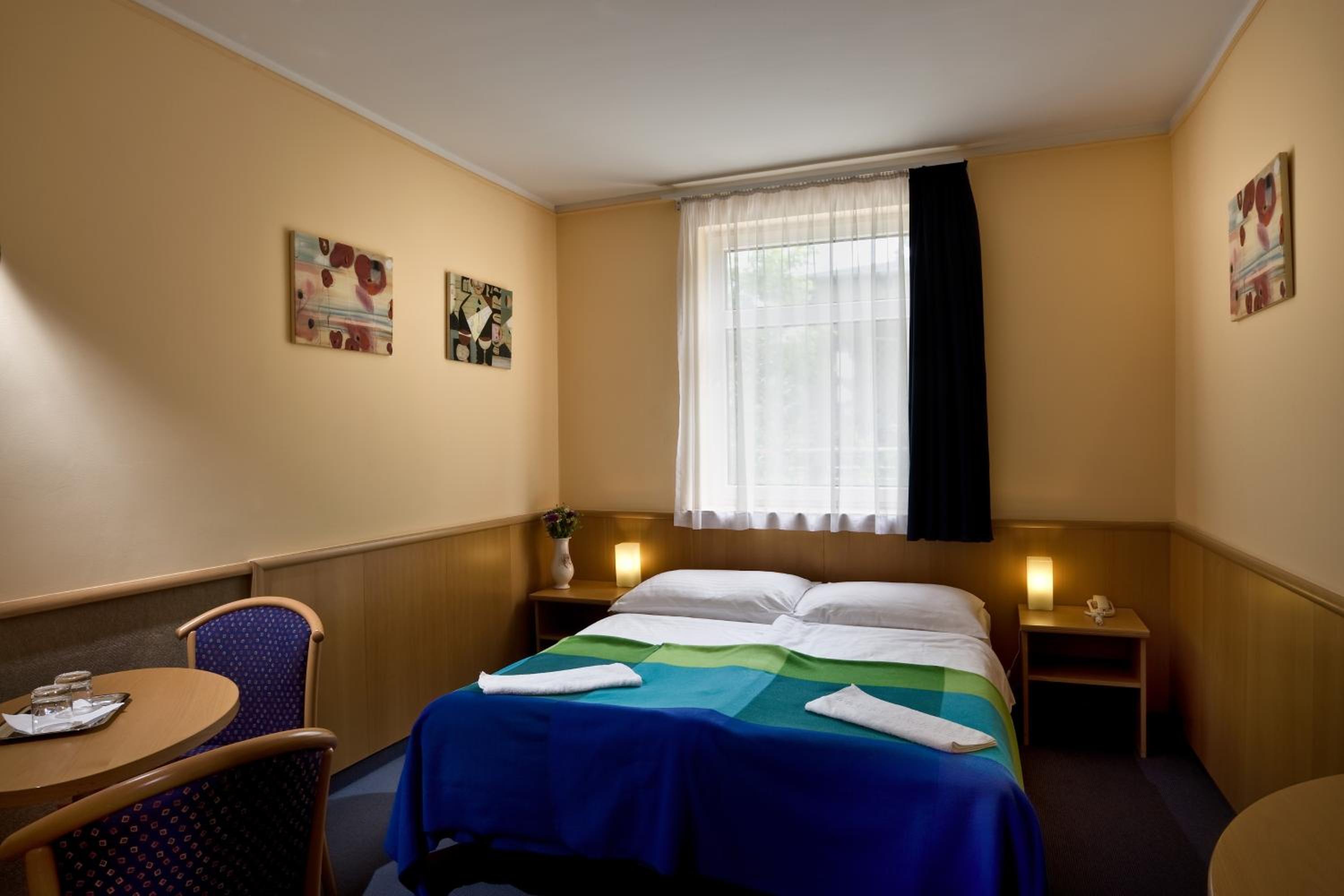 Double Room - Photo 5