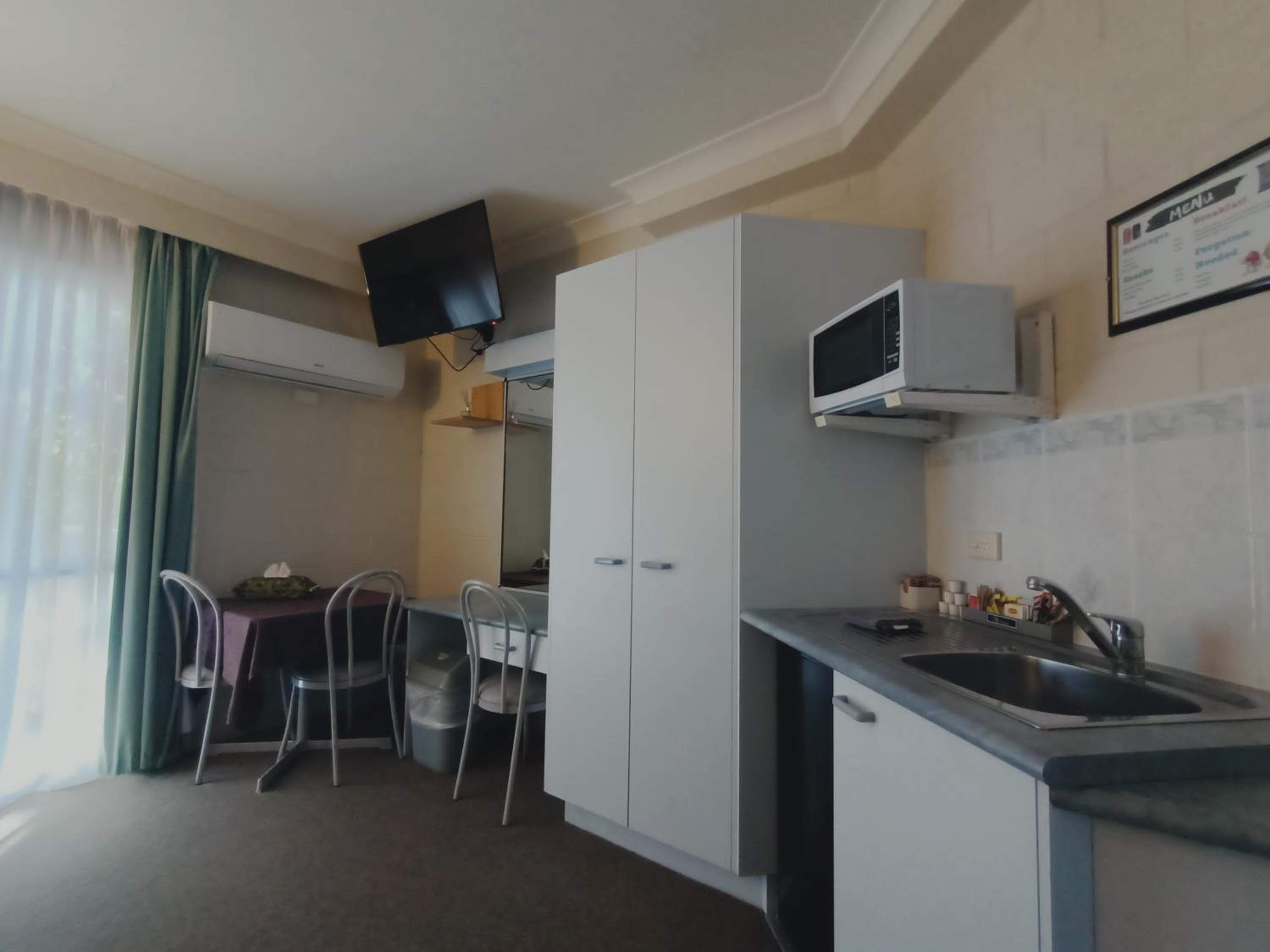Deluxe Family Suite photo 2