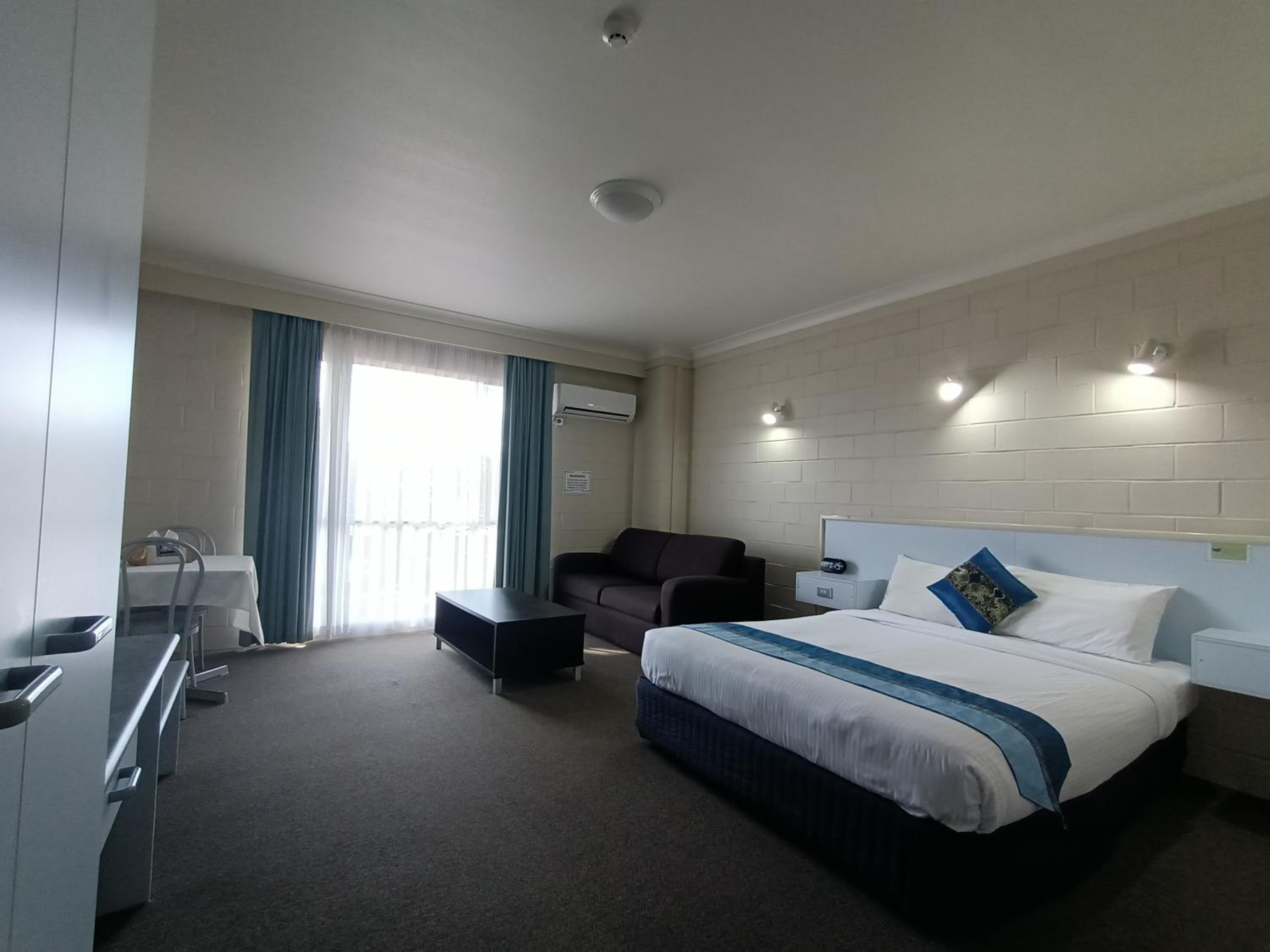 Queen Suite photo 2