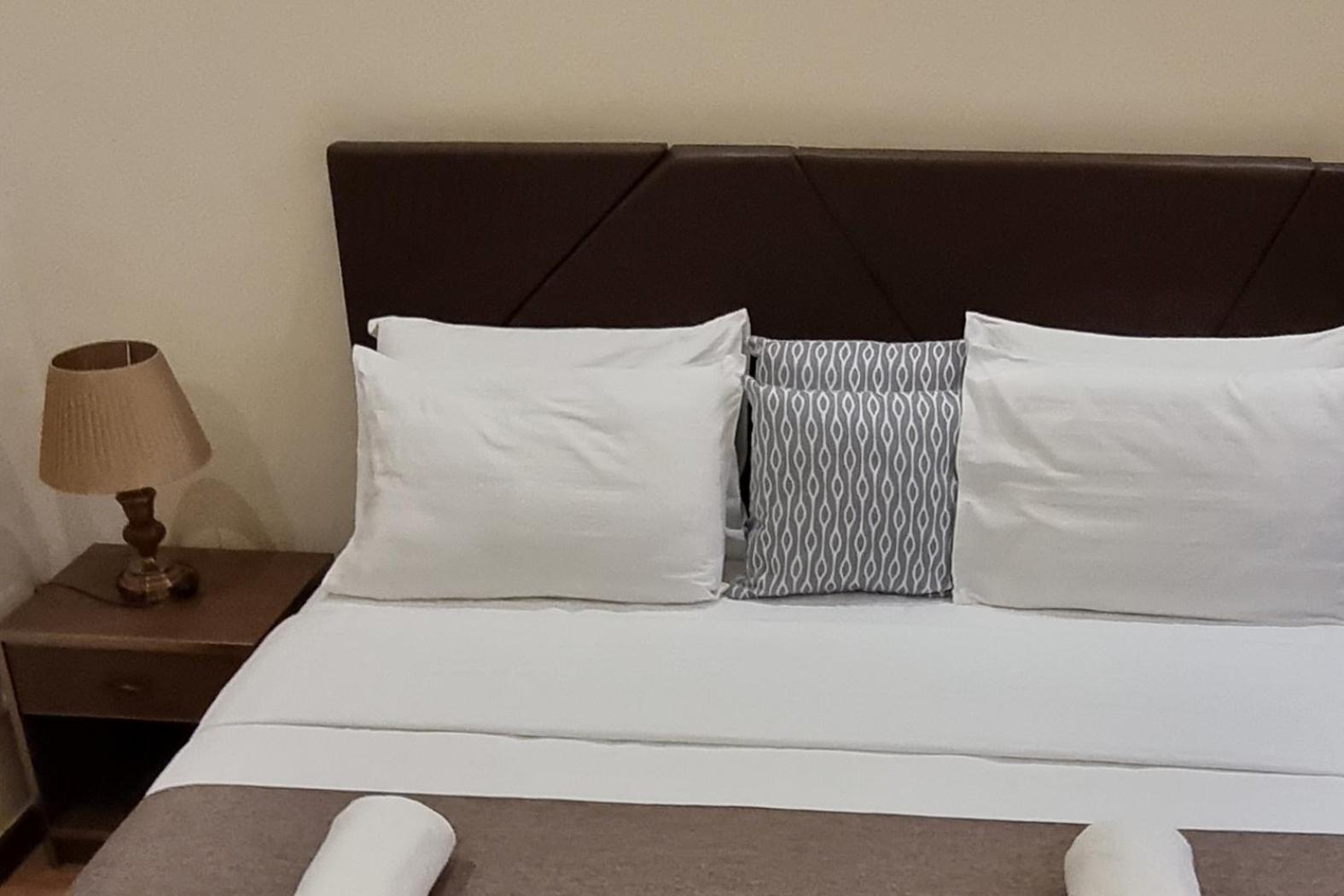 Double or Twin Room - Photo 11