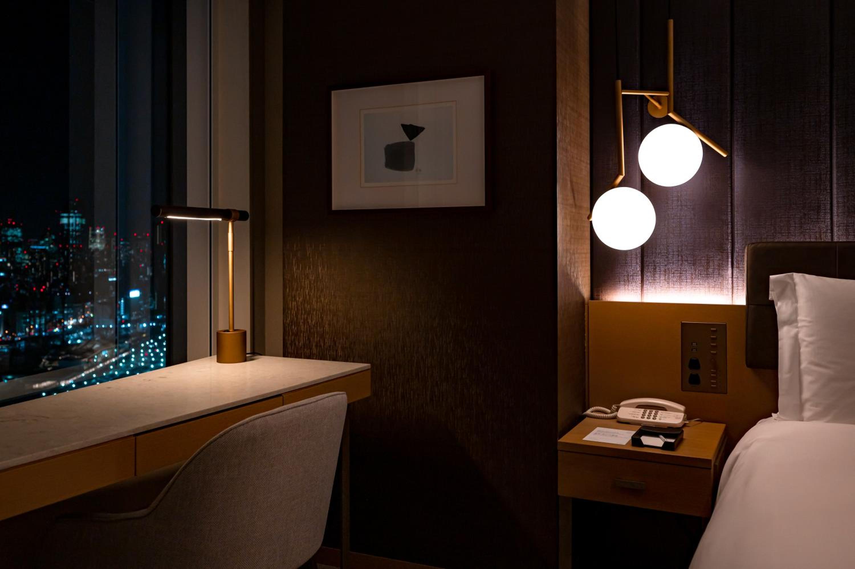Premium Twin Room with Club Lounge Access - Photo 5