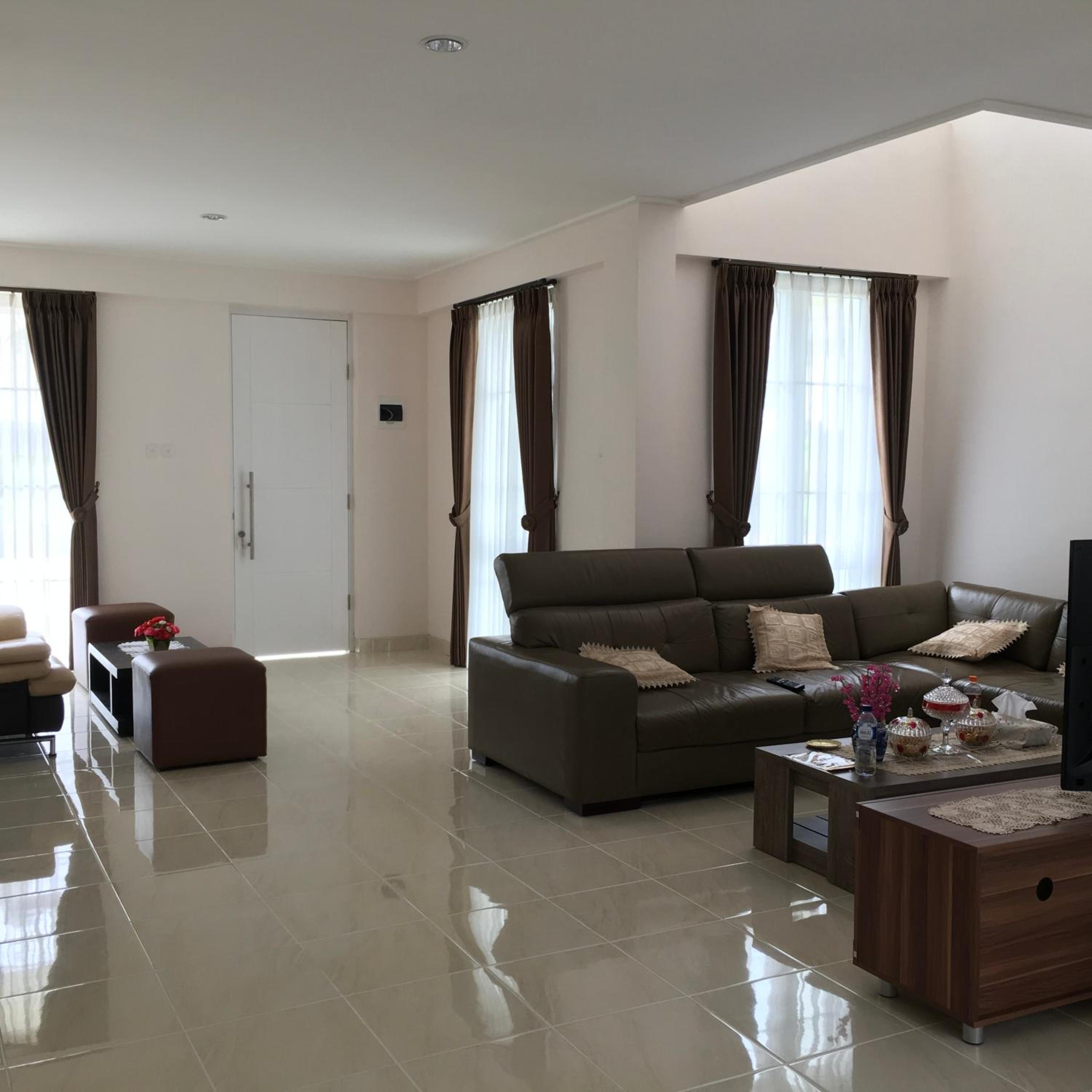 Four-Bedroom House photo 1