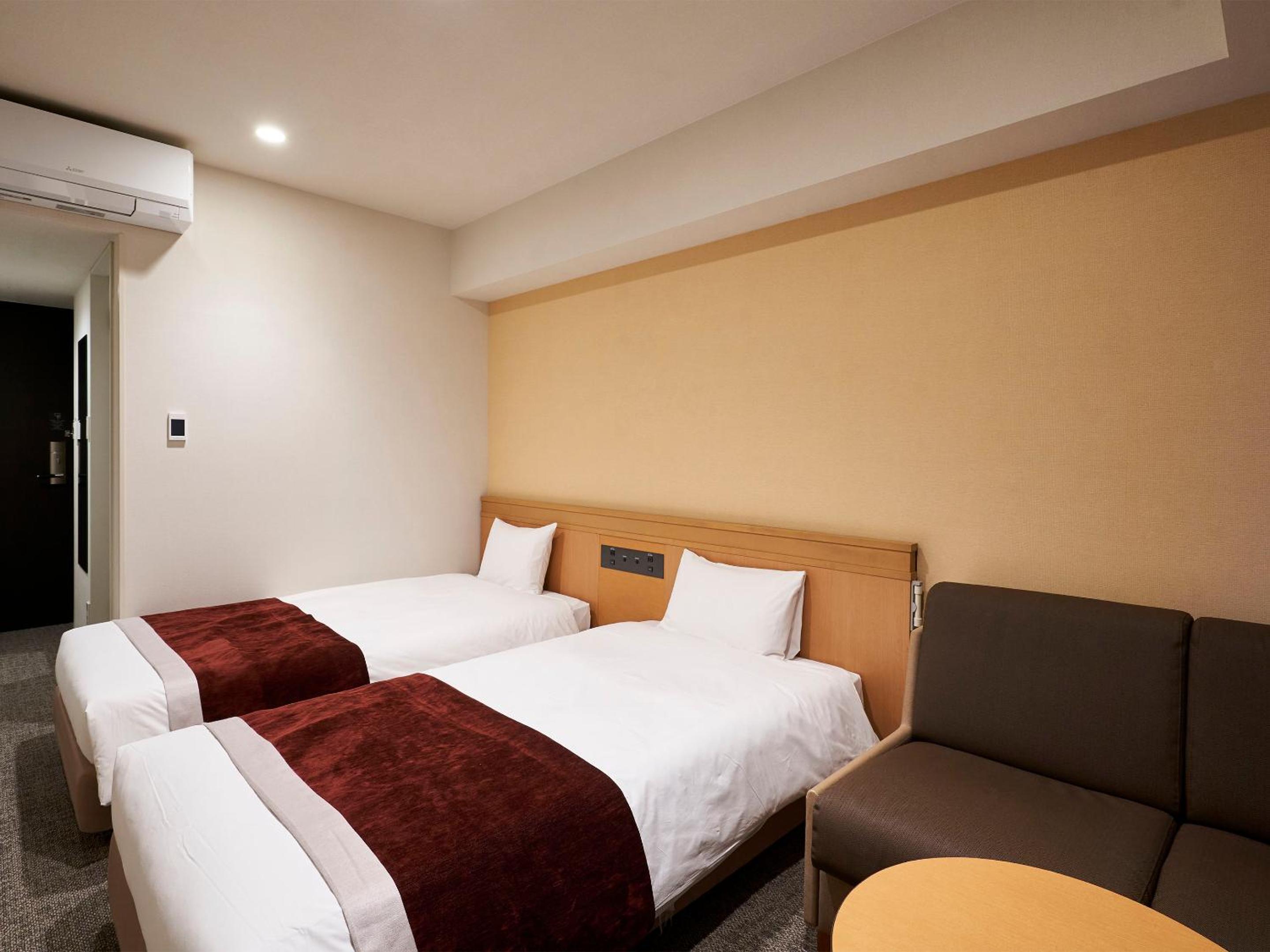 Twin Room - Non-Smoking - Photo 5