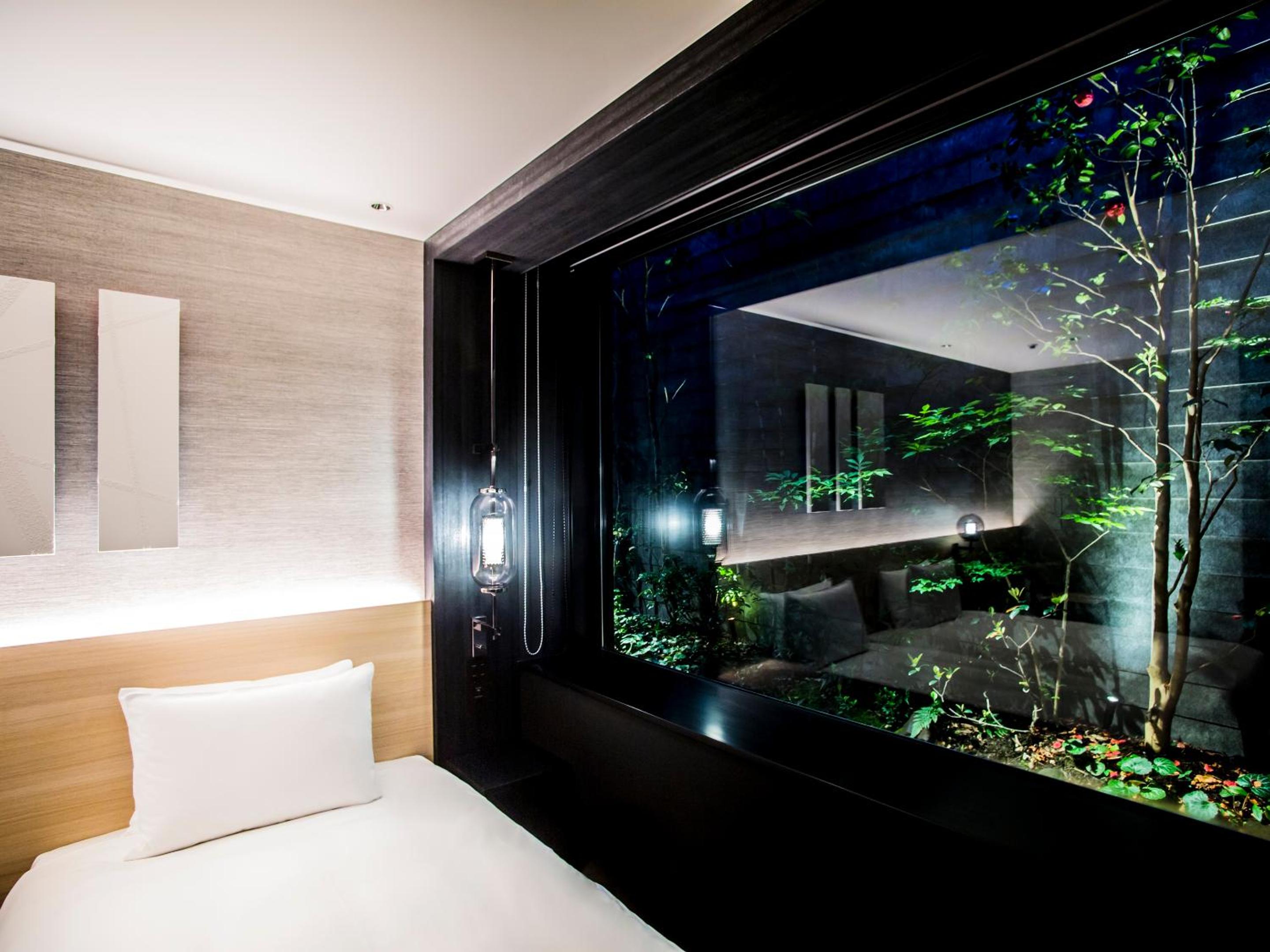 Deluxe Twin Room with Bathtub  - Photo 9