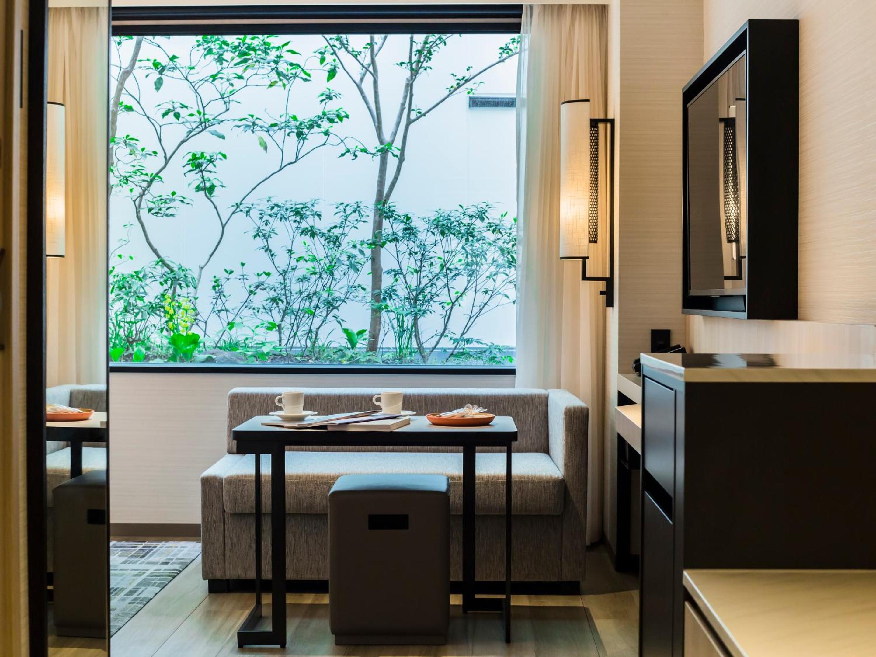 King Room with Garden View - Photo 8