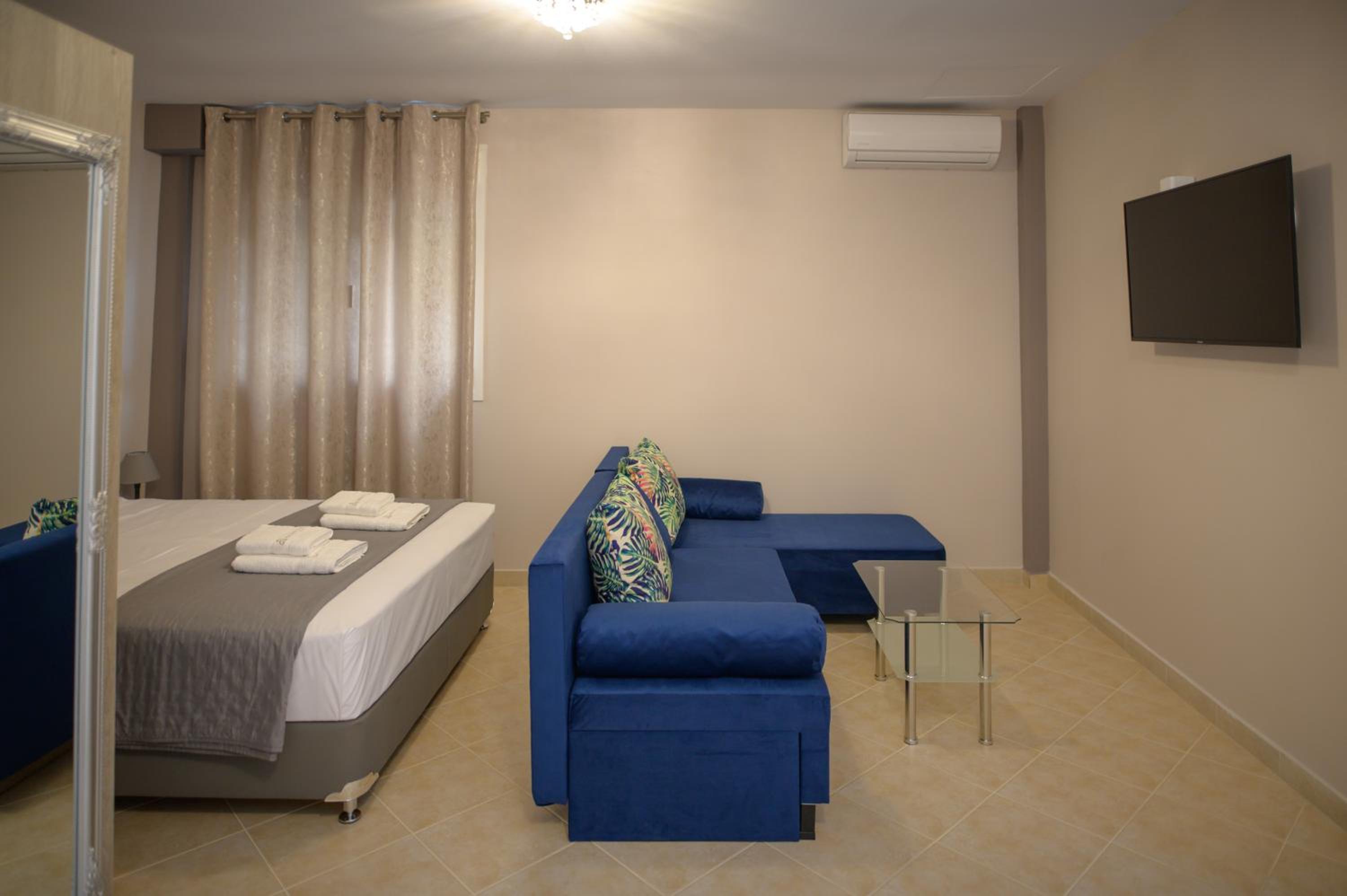 Studio Apartment photo 2