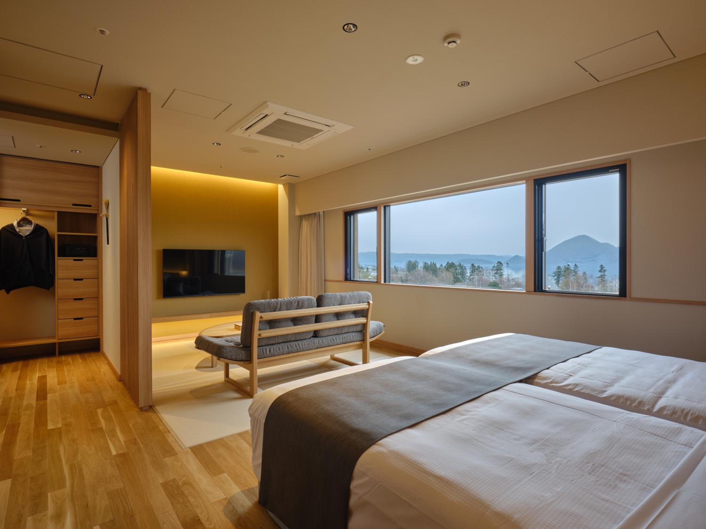 Room with Tatami Area & Lake View-West Wing - Non-Smoking- Premium French Dinner & Buffet Breakfast photo 1