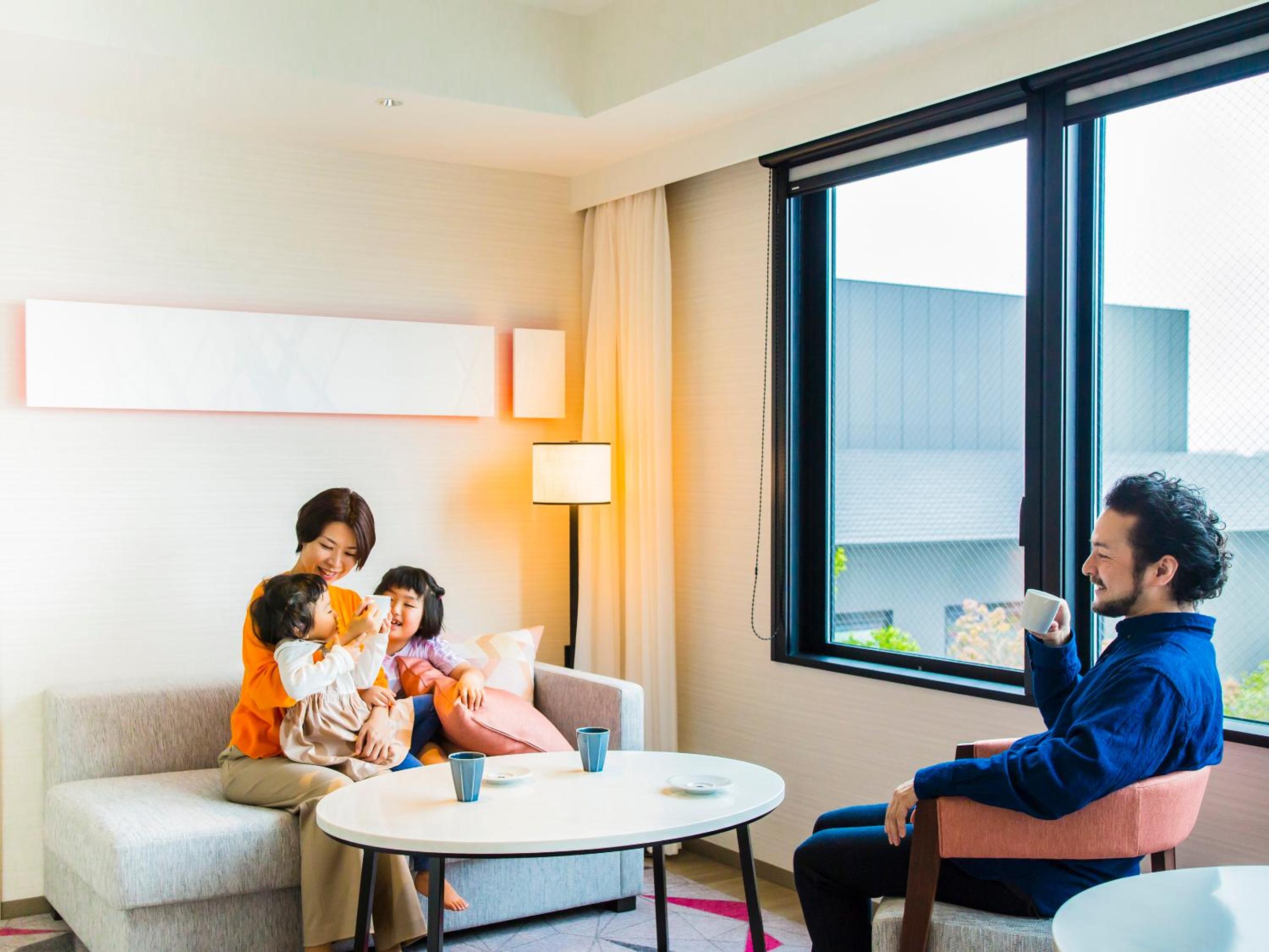 King Suite with Bathtub - Photo 9