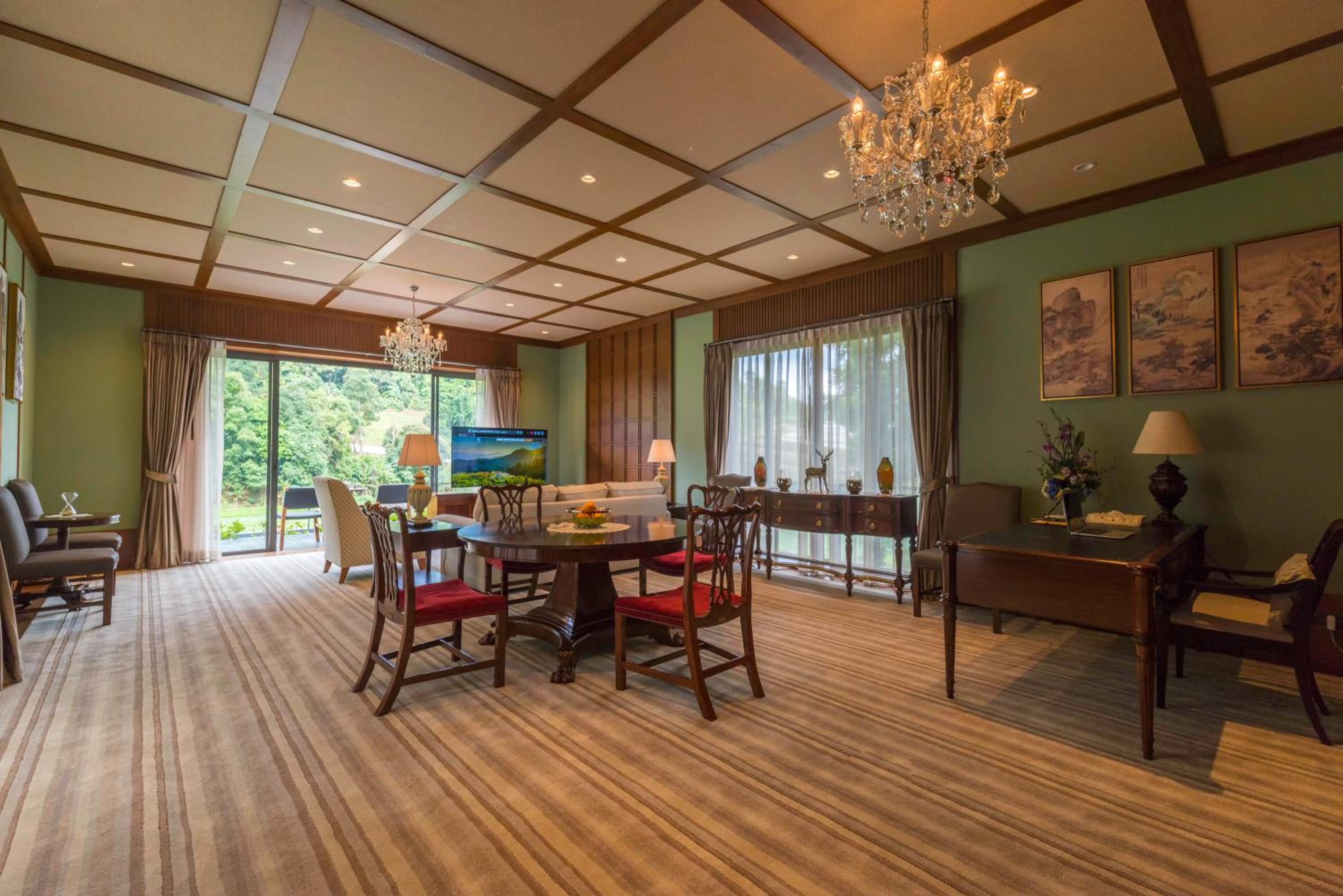 One-Bedroom Emperor Suite - Adult Only photo 3
