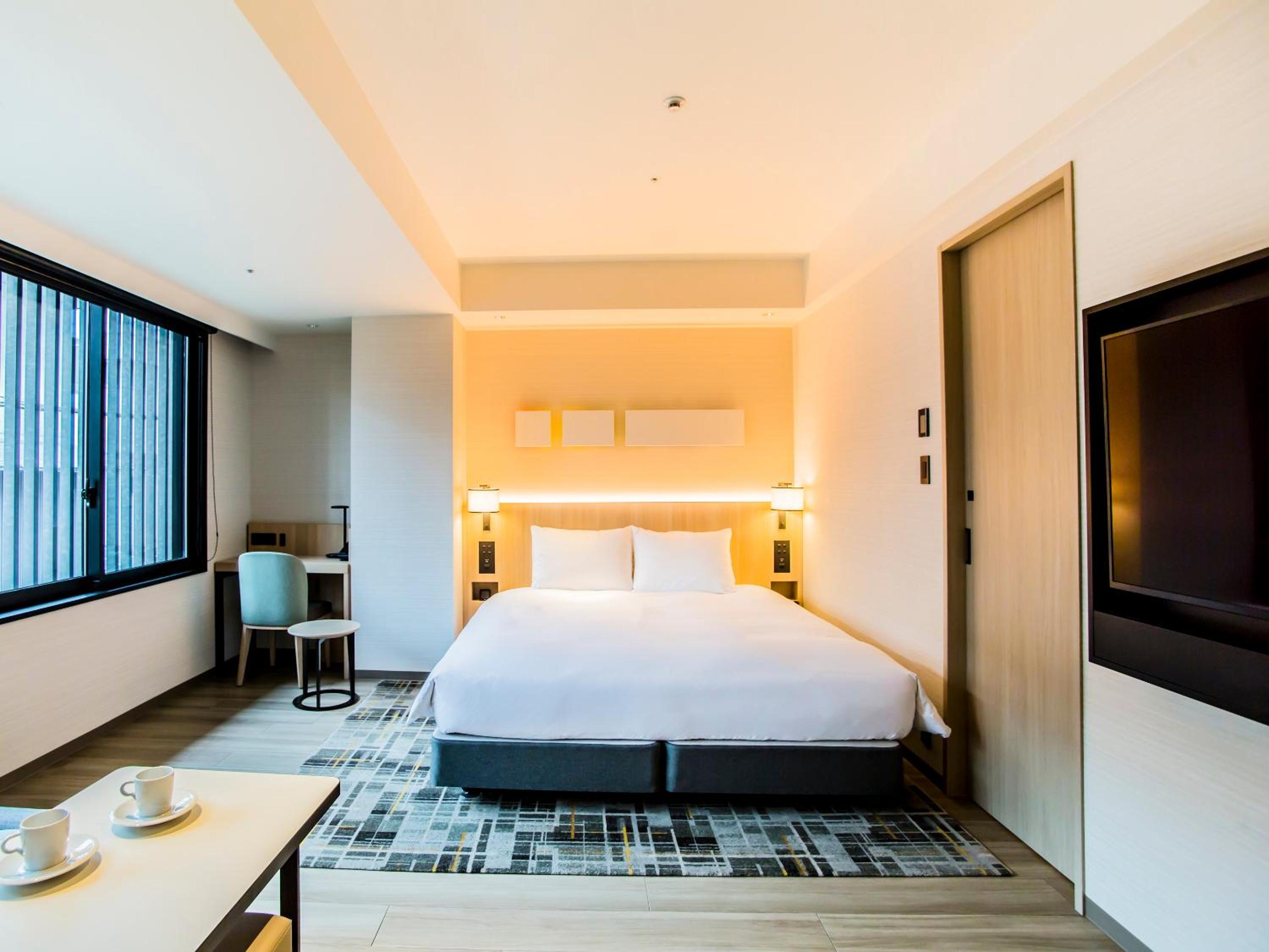 Premier King Room photo 3