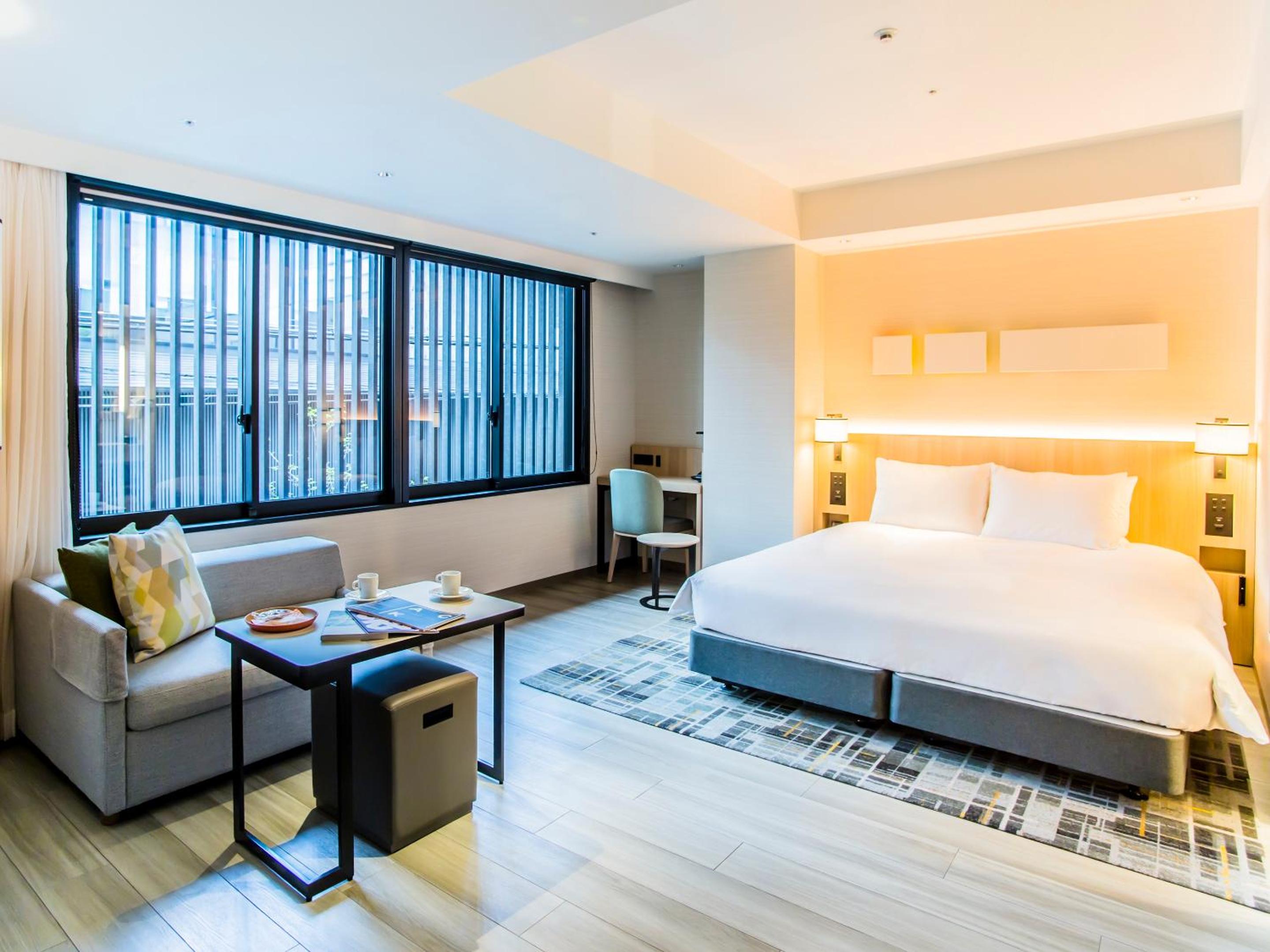Premier King Room photo 1