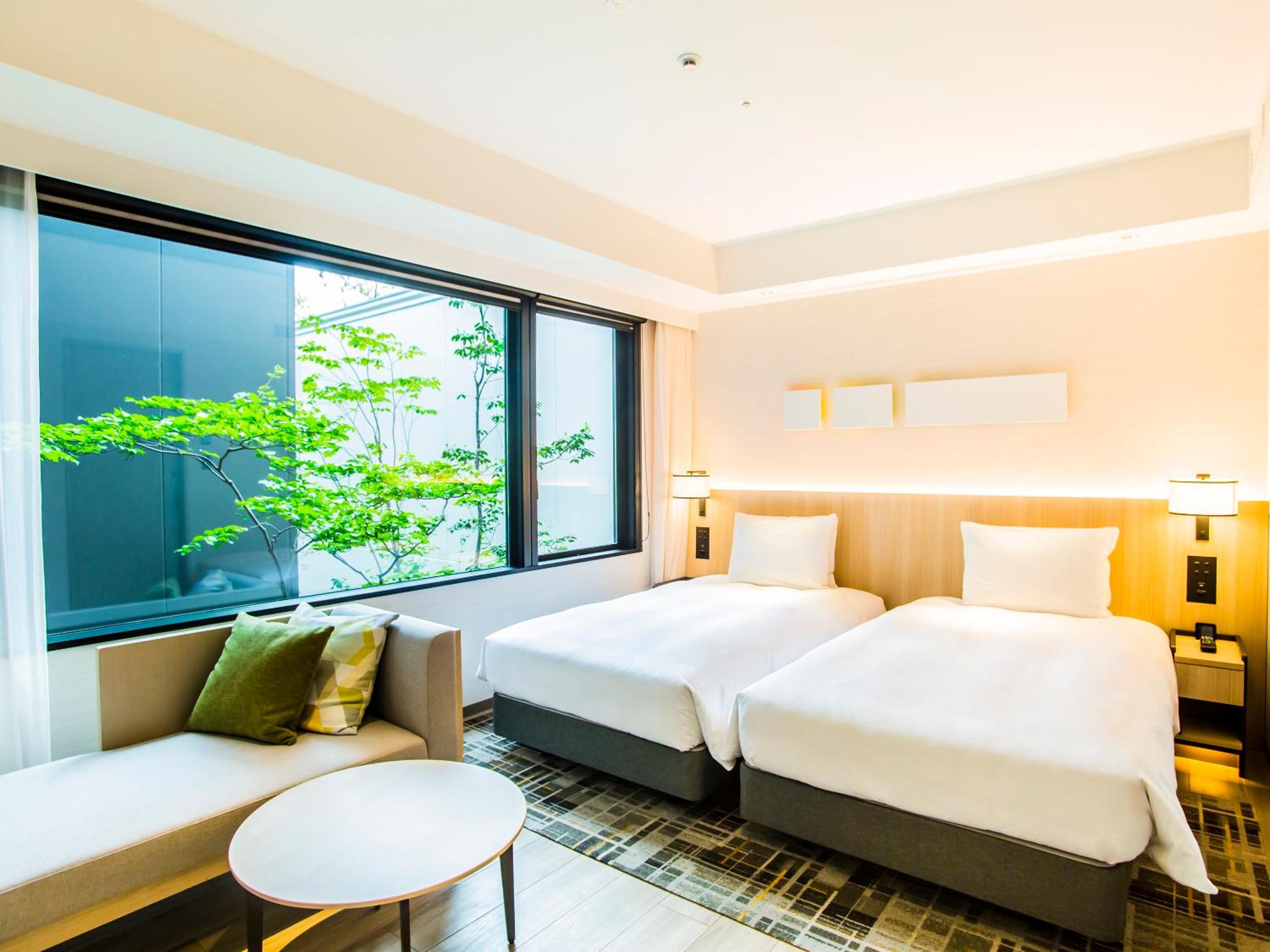Premium Twin Room with Bathtub - Photo 1