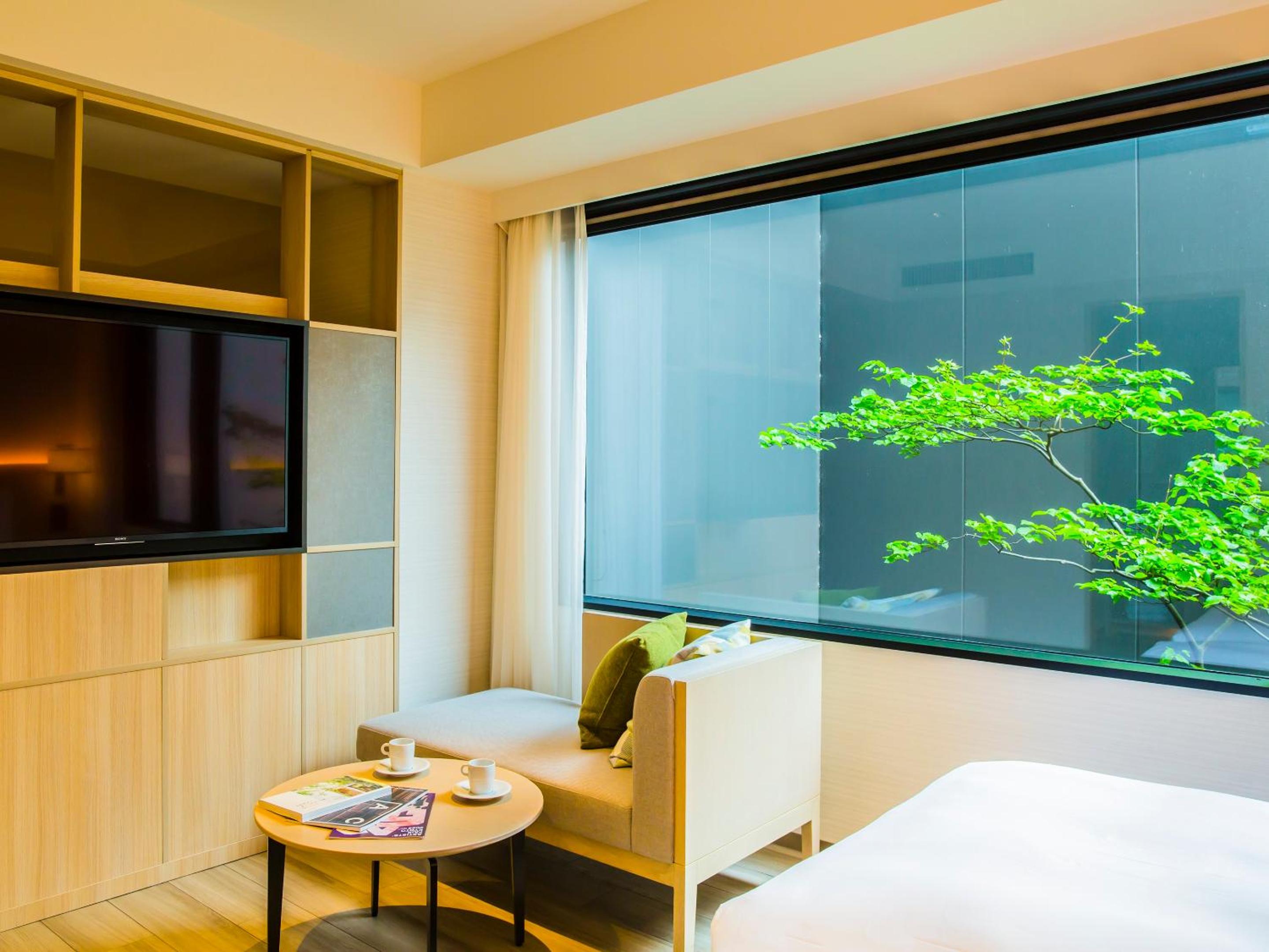 Premium Twin Room with Bathtub - Photo 9