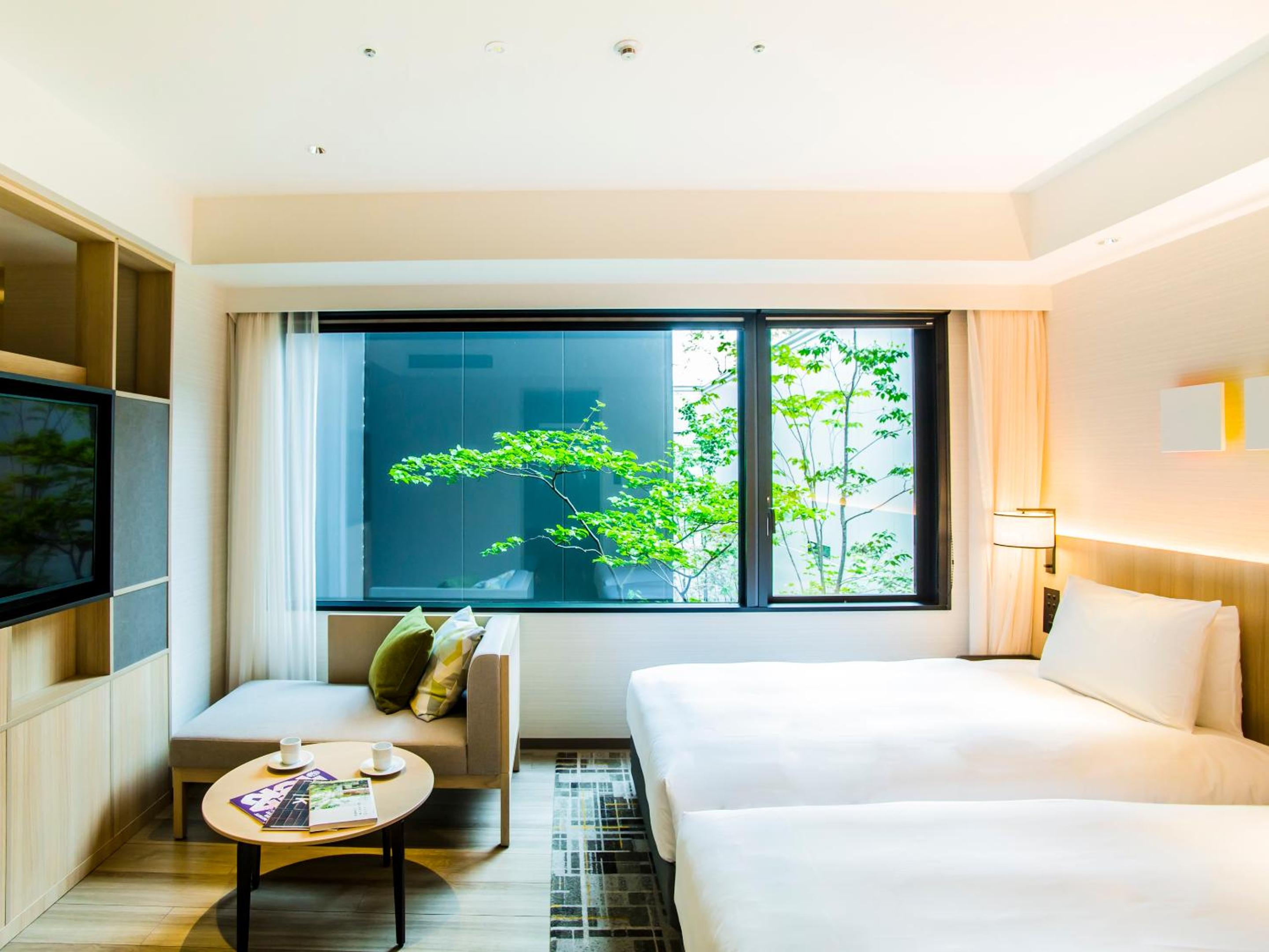 Premium Twin Room with Bathtub - Photo 8