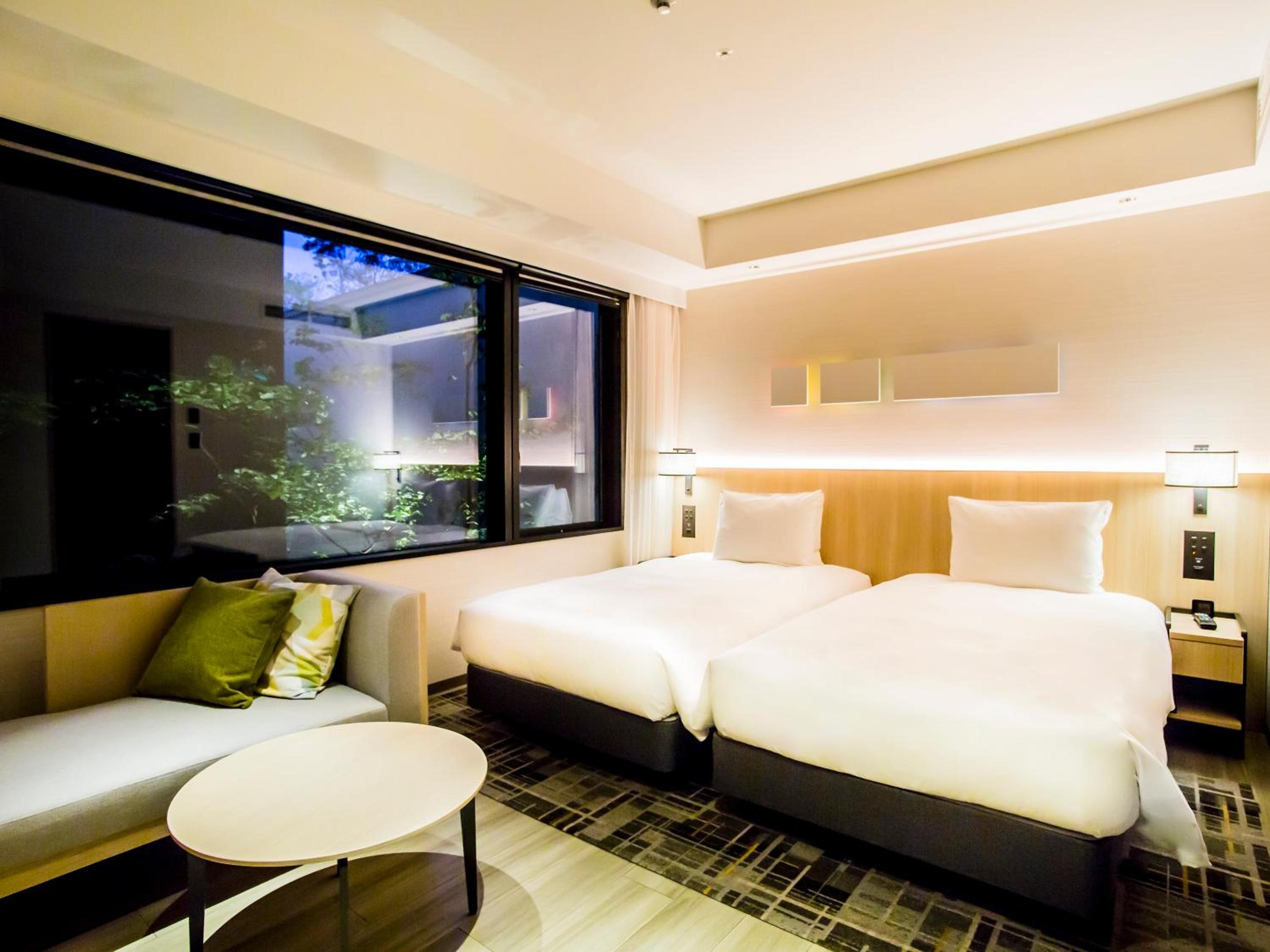 Premium Twin Room with Bathtub - Photo 4