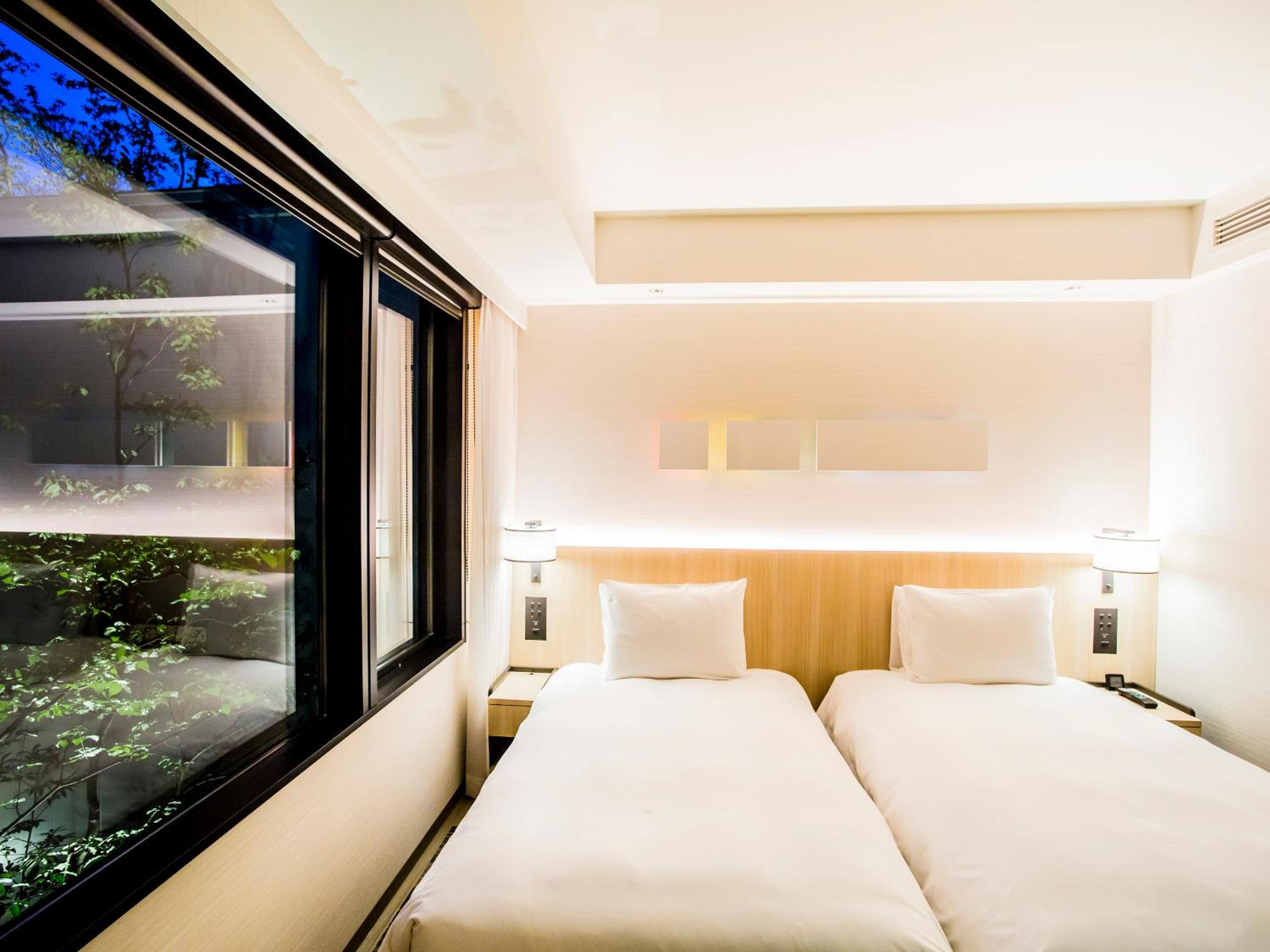 Premium Twin Room with Bathtub - Photo 5