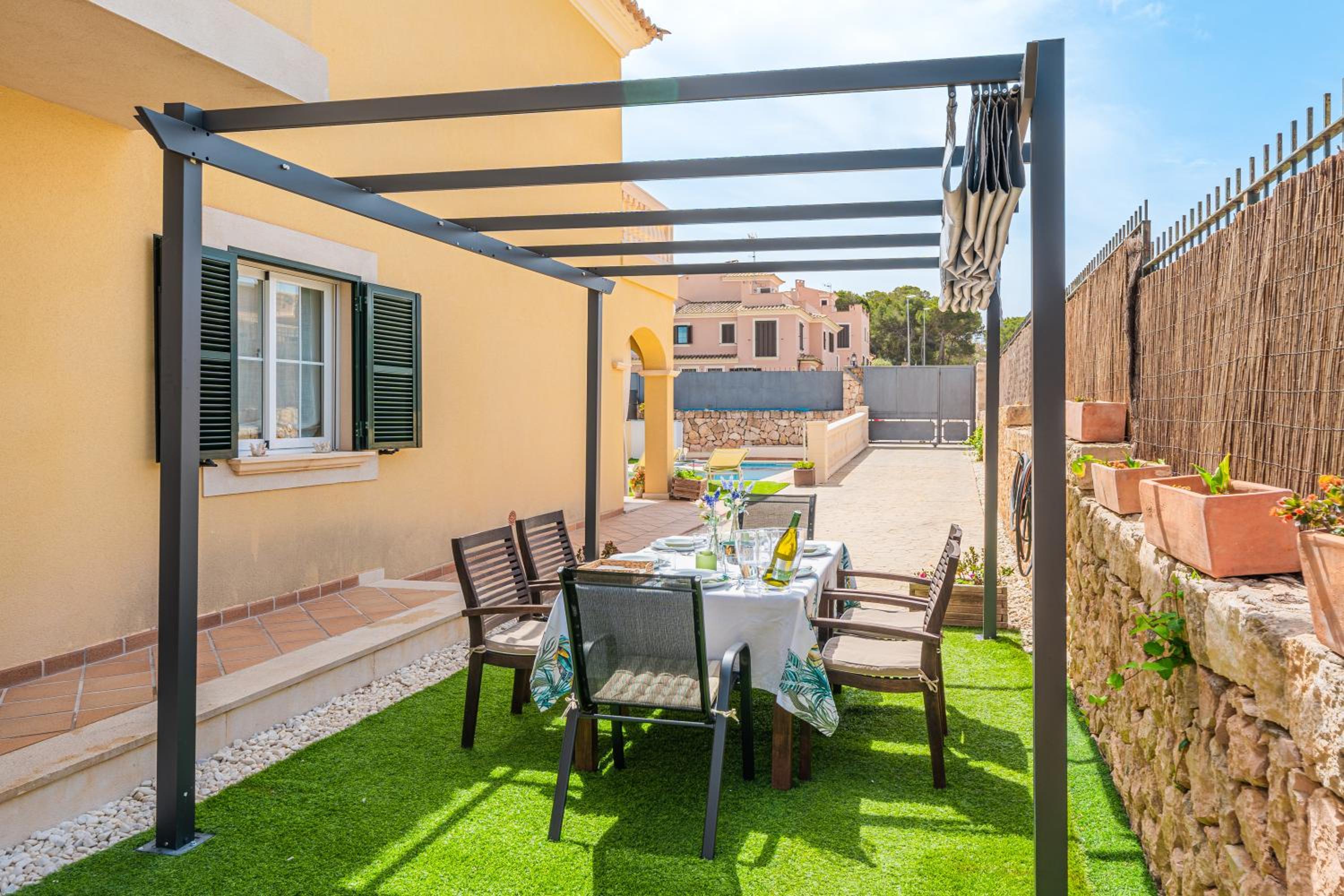Villa photo 2