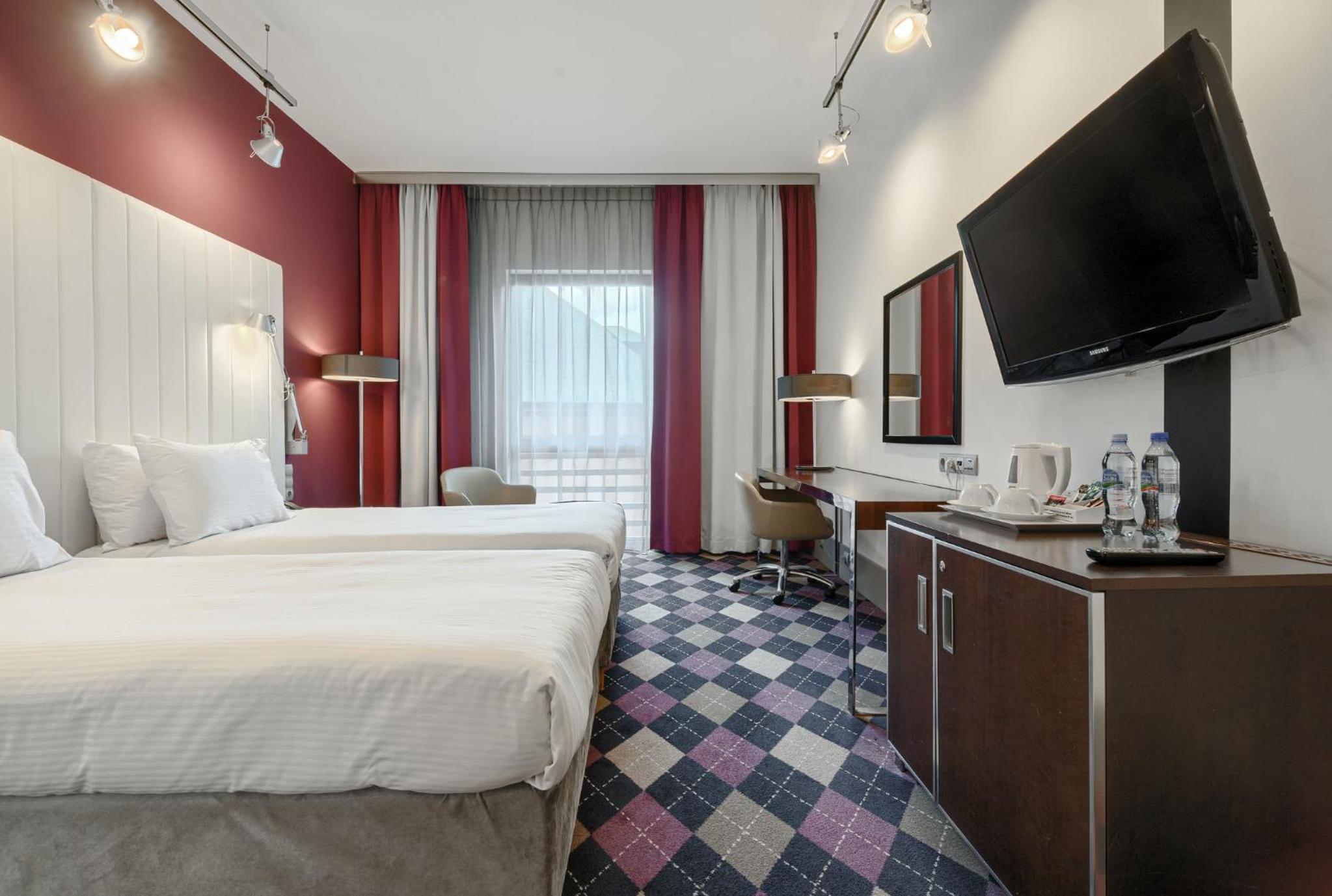 Standard Twin Room - Photo 1