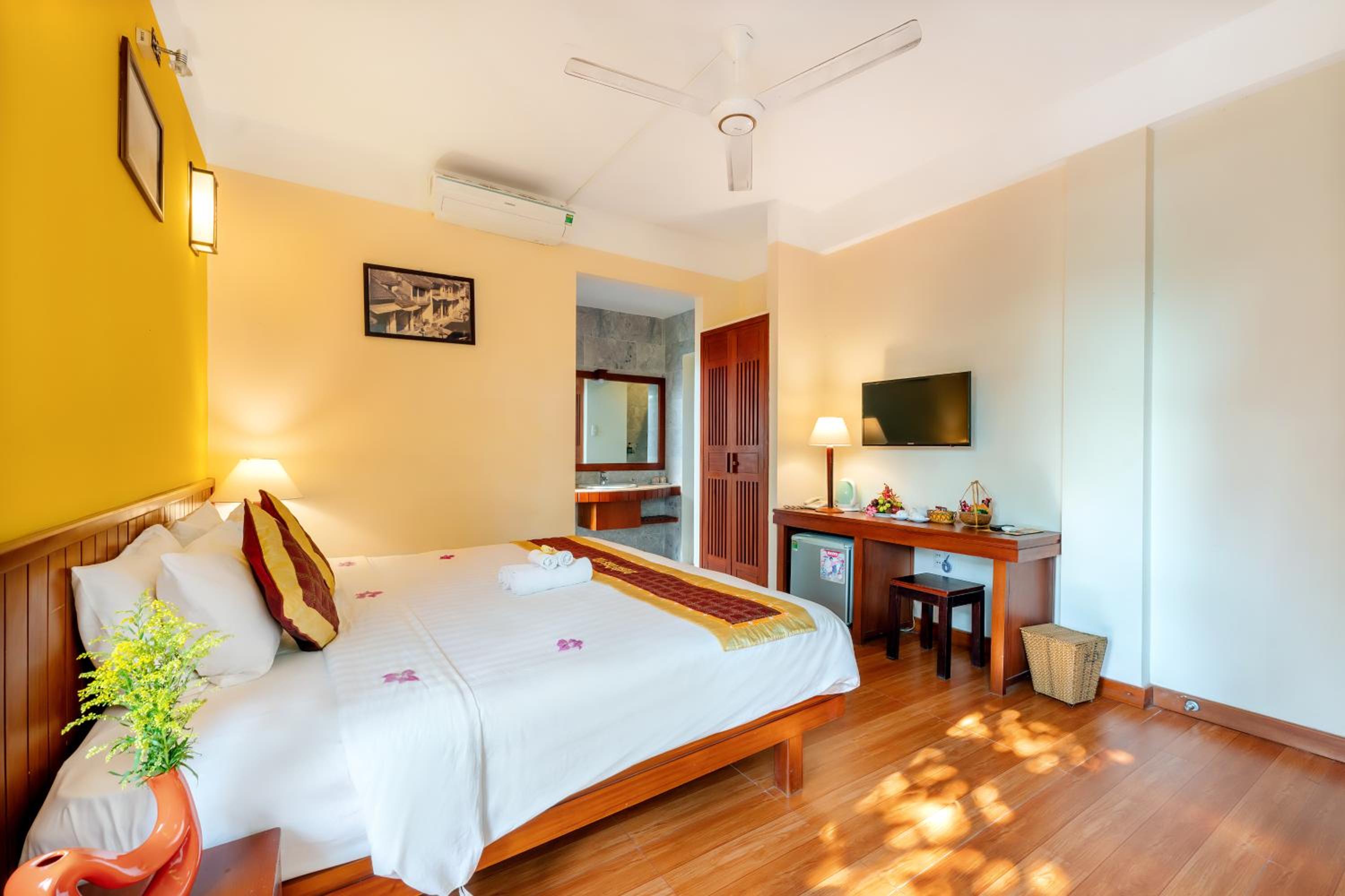Deluxe Double or Twin Room with River View - Photo 4