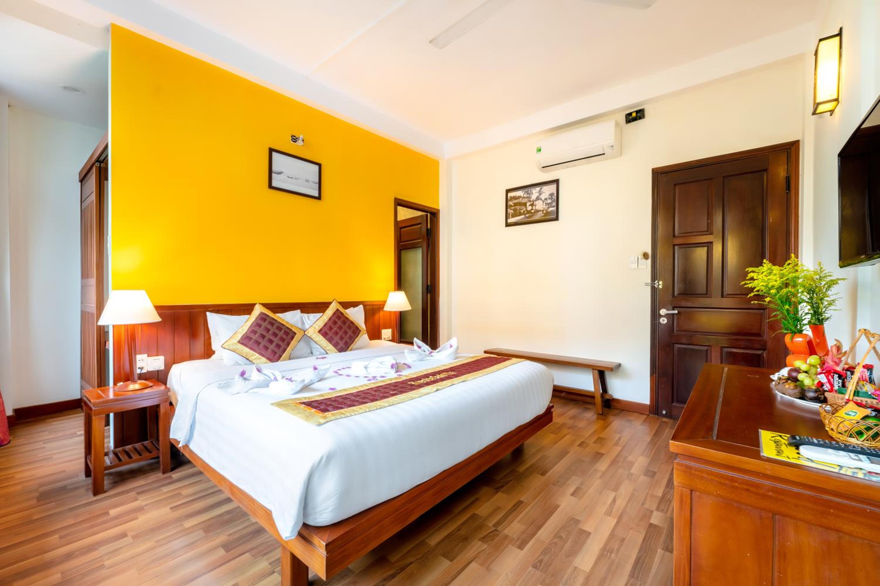 Deluxe Double or Twin Room with River View - Photo 8