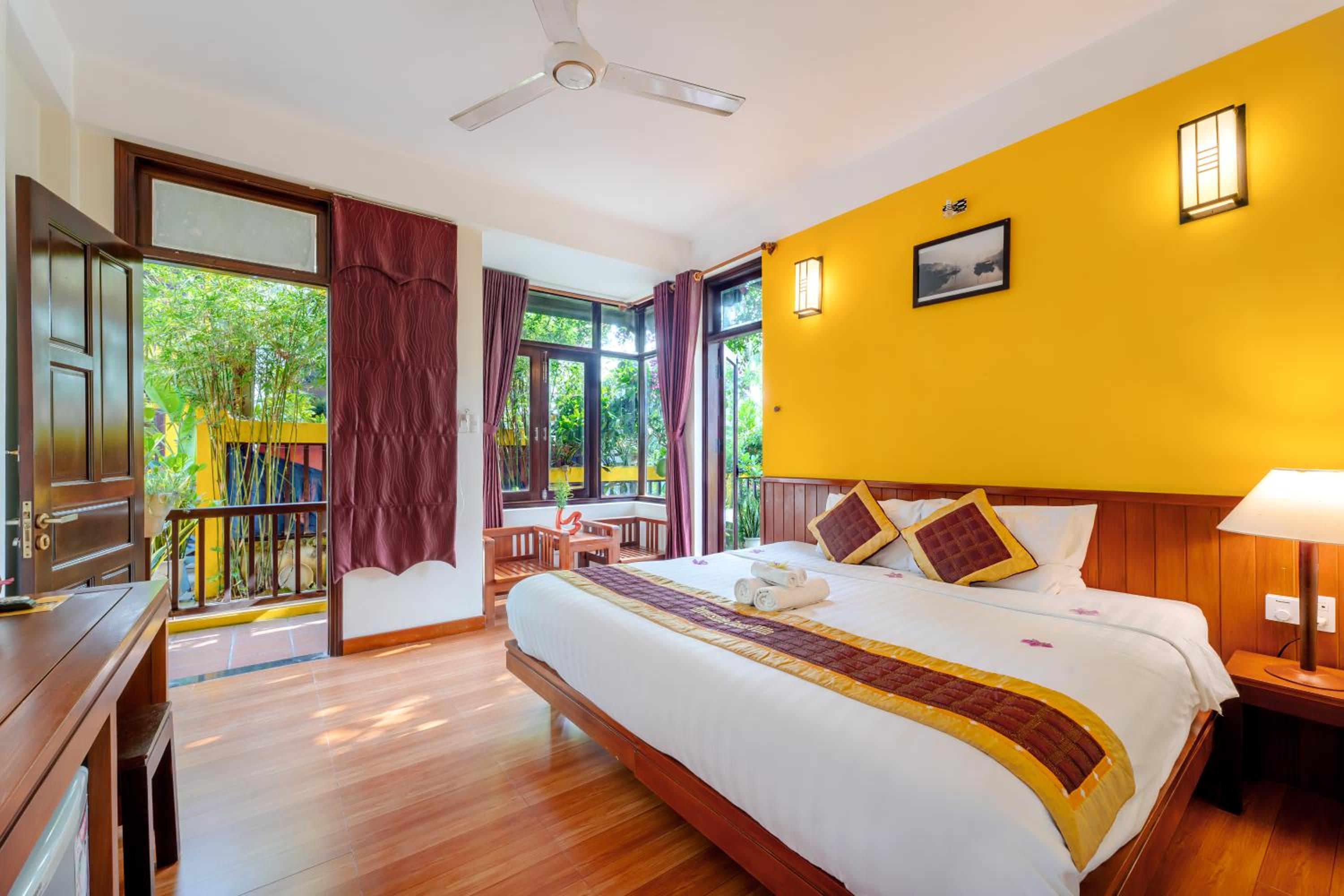 Deluxe Double or Twin Room with River View - Photo 9