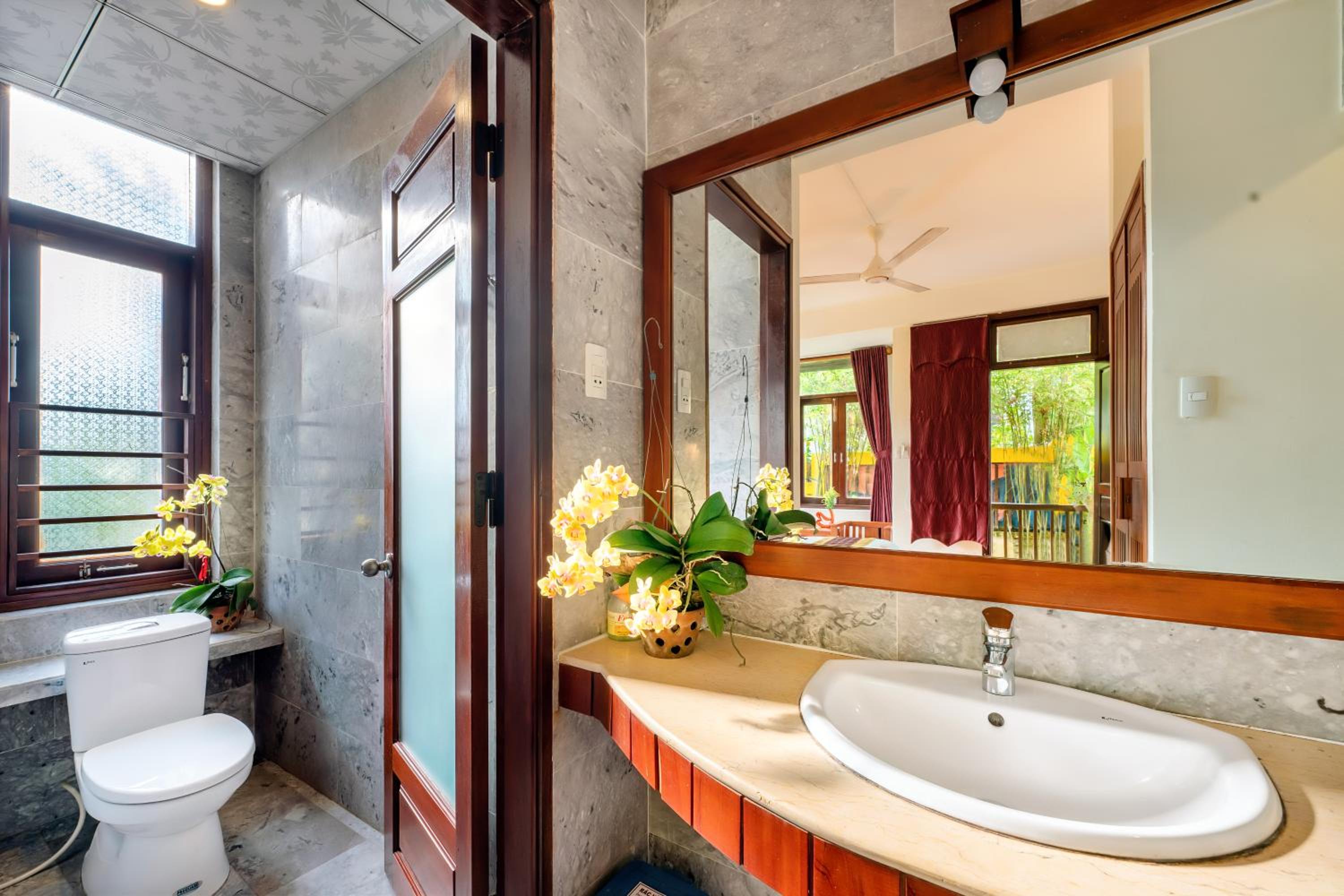 Deluxe Double or Twin Room with River View - Photo 10