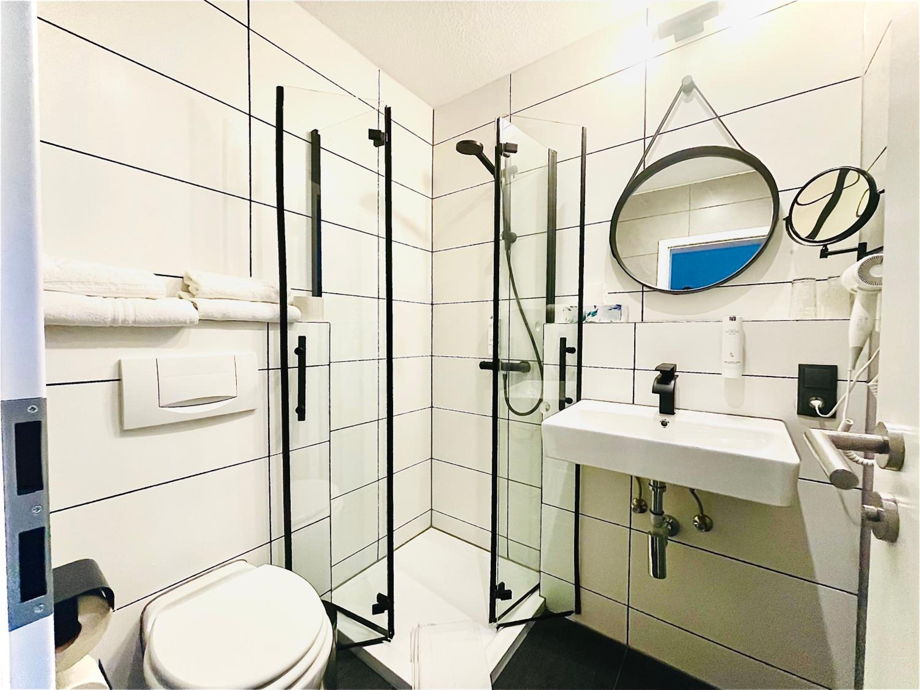 Budget Double Room - Photo 2